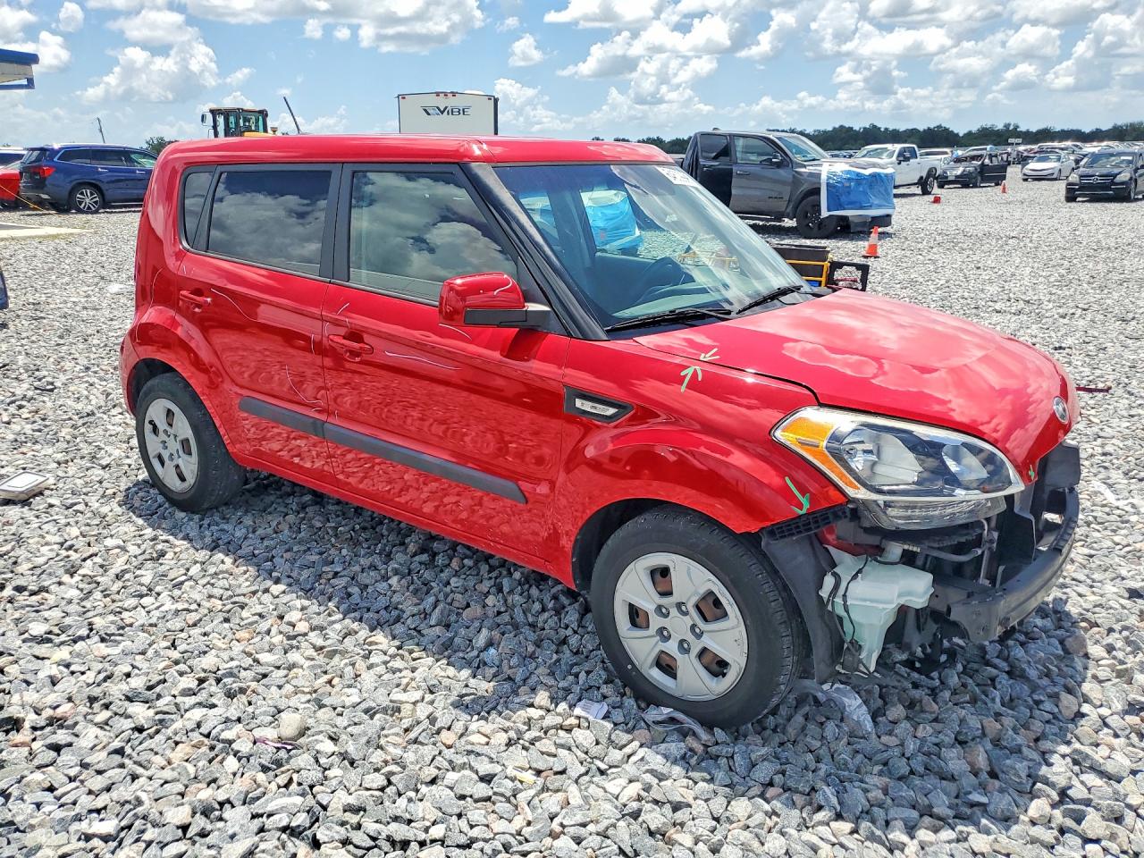 2013 Kia Soul Base Red vin: KNDJT2A5XD7630428