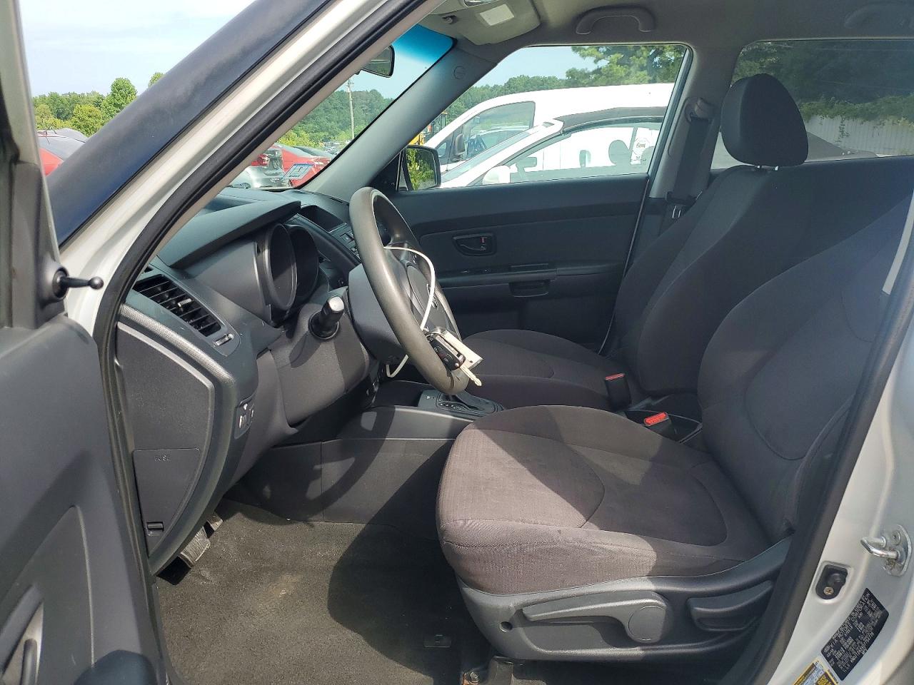 2013 Kia Soul Base Серебряный vin: KNDJT2A5XD7754778