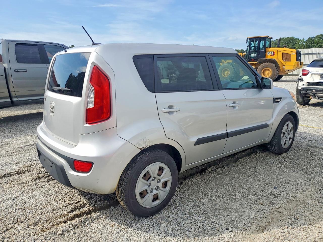 2013 Kia Soul Base Серебряный vin: KNDJT2A5XD7754778