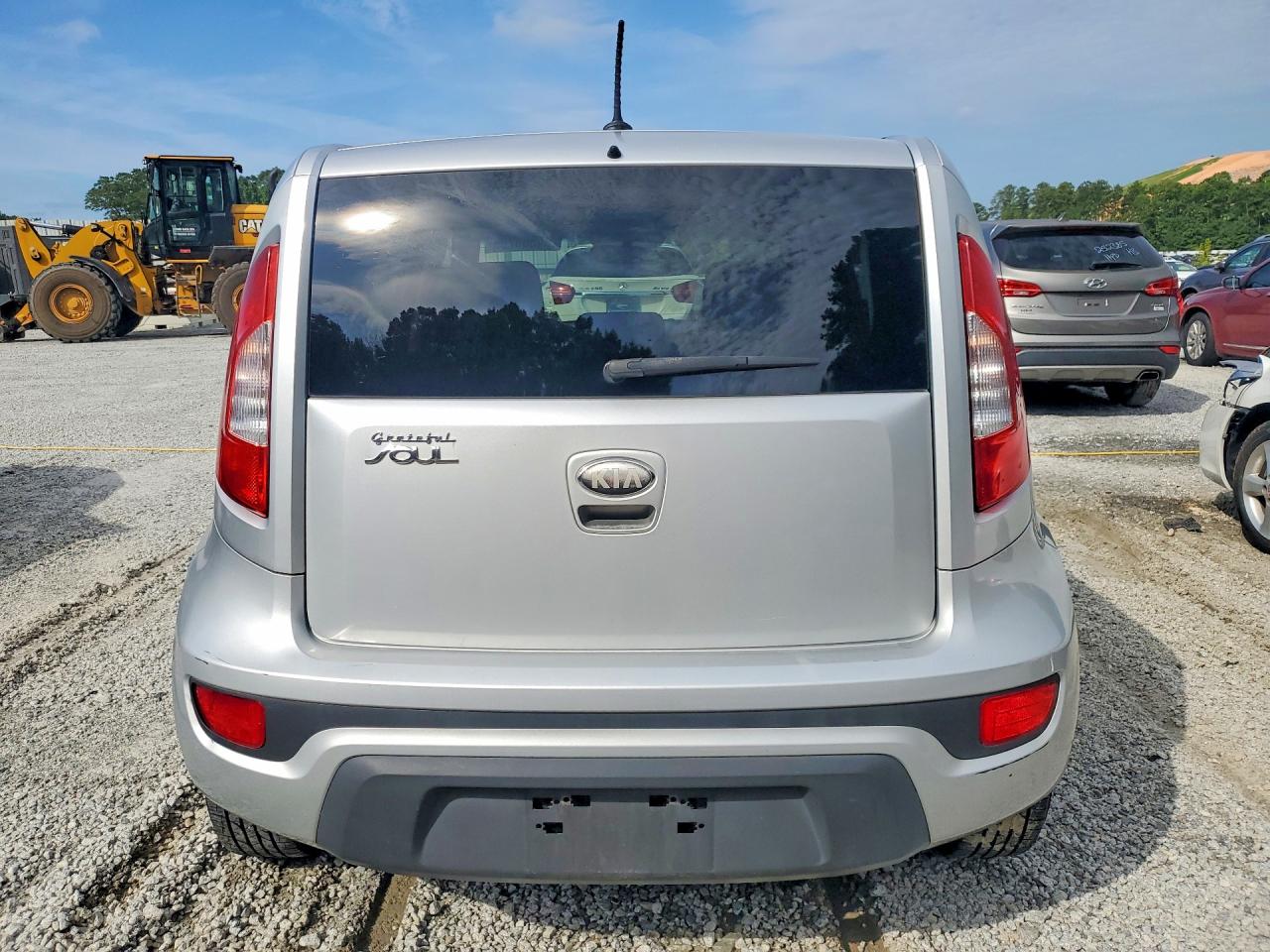 2013 Kia Soul Base Серебряный vin: KNDJT2A5XD7754778