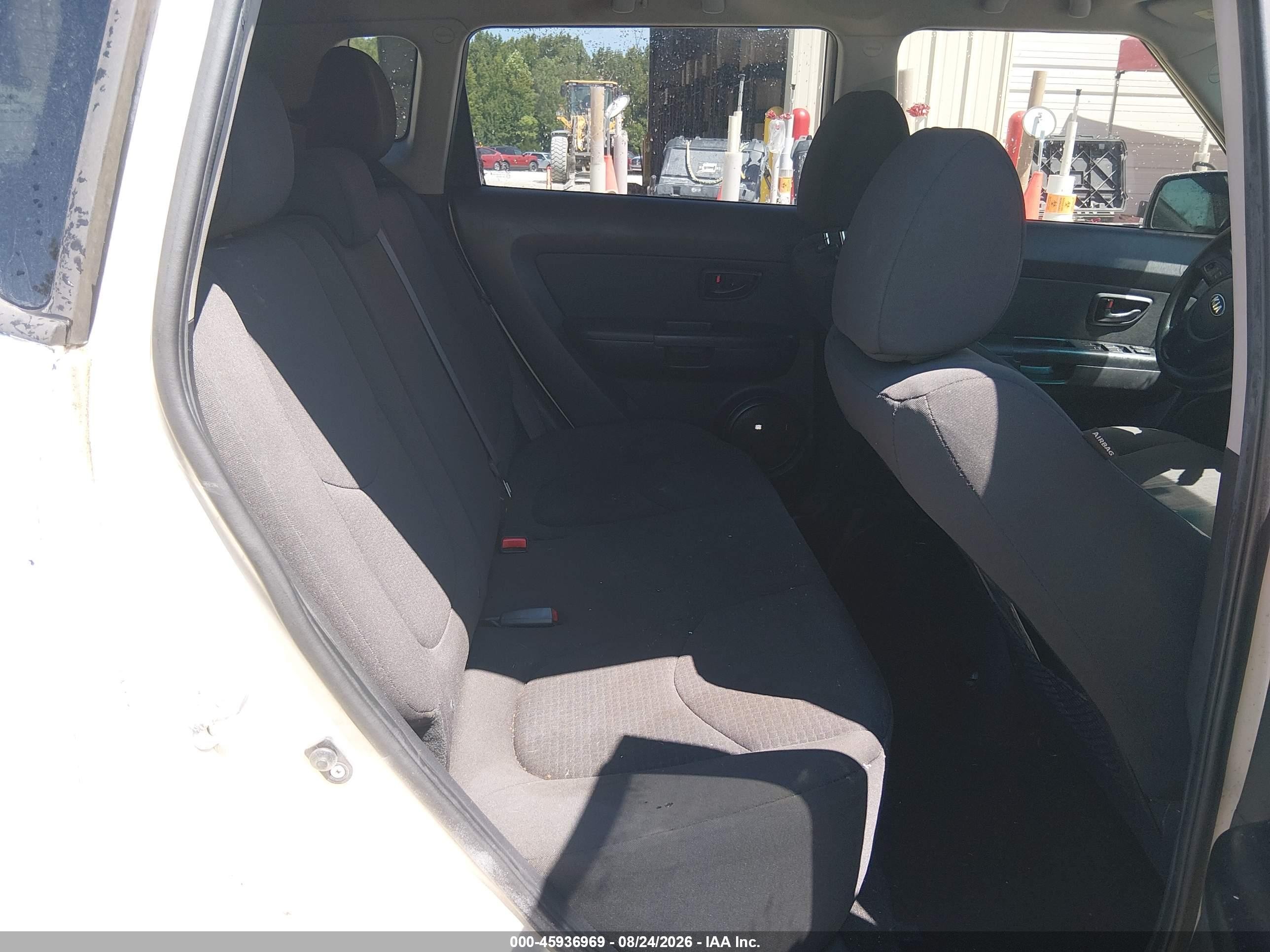 2013 Kia Soul   White vin: KNDJT2A5XD7756983