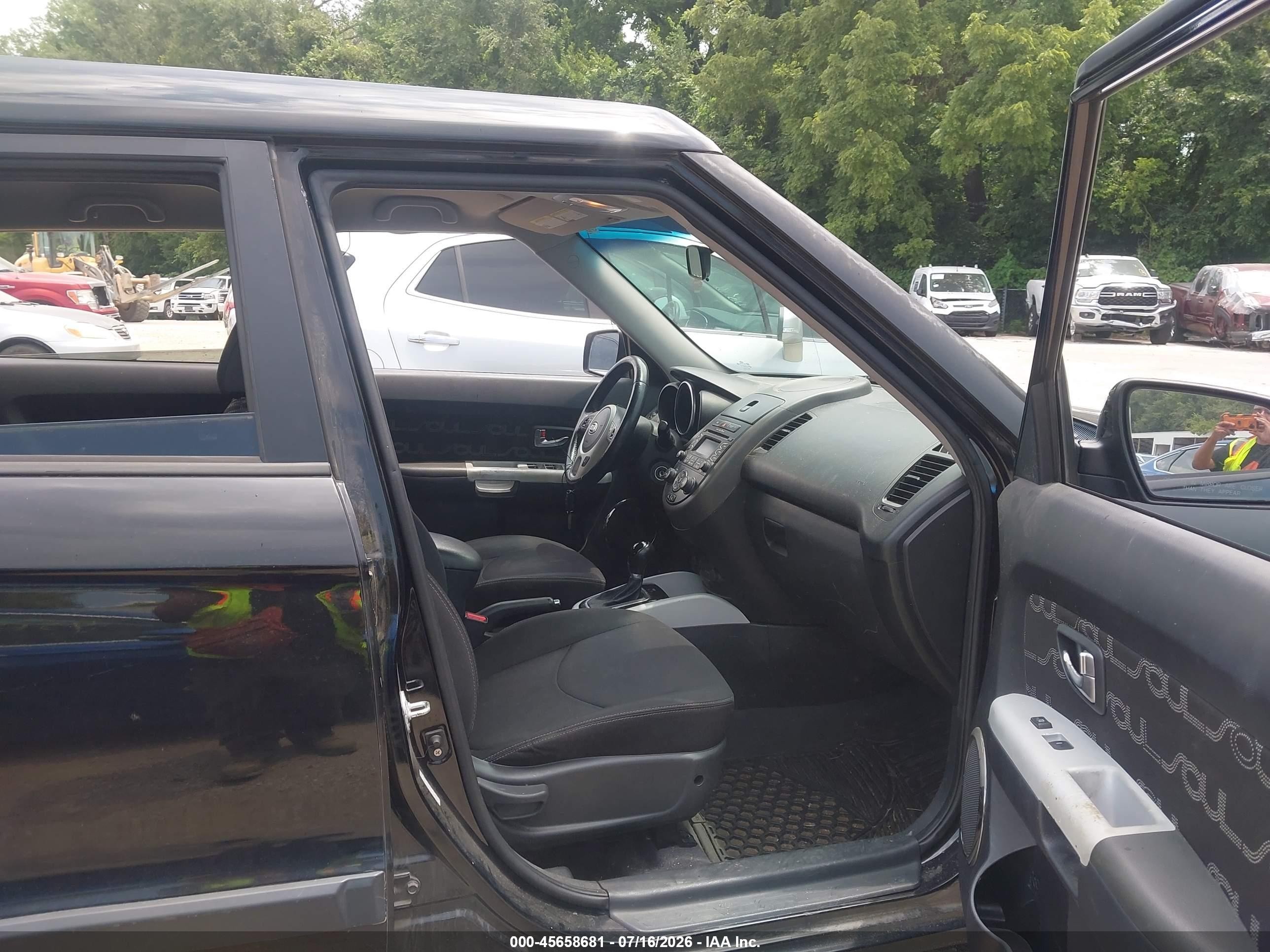 2012 Kia Soul + Black vin: KNDJT2A60C7354994