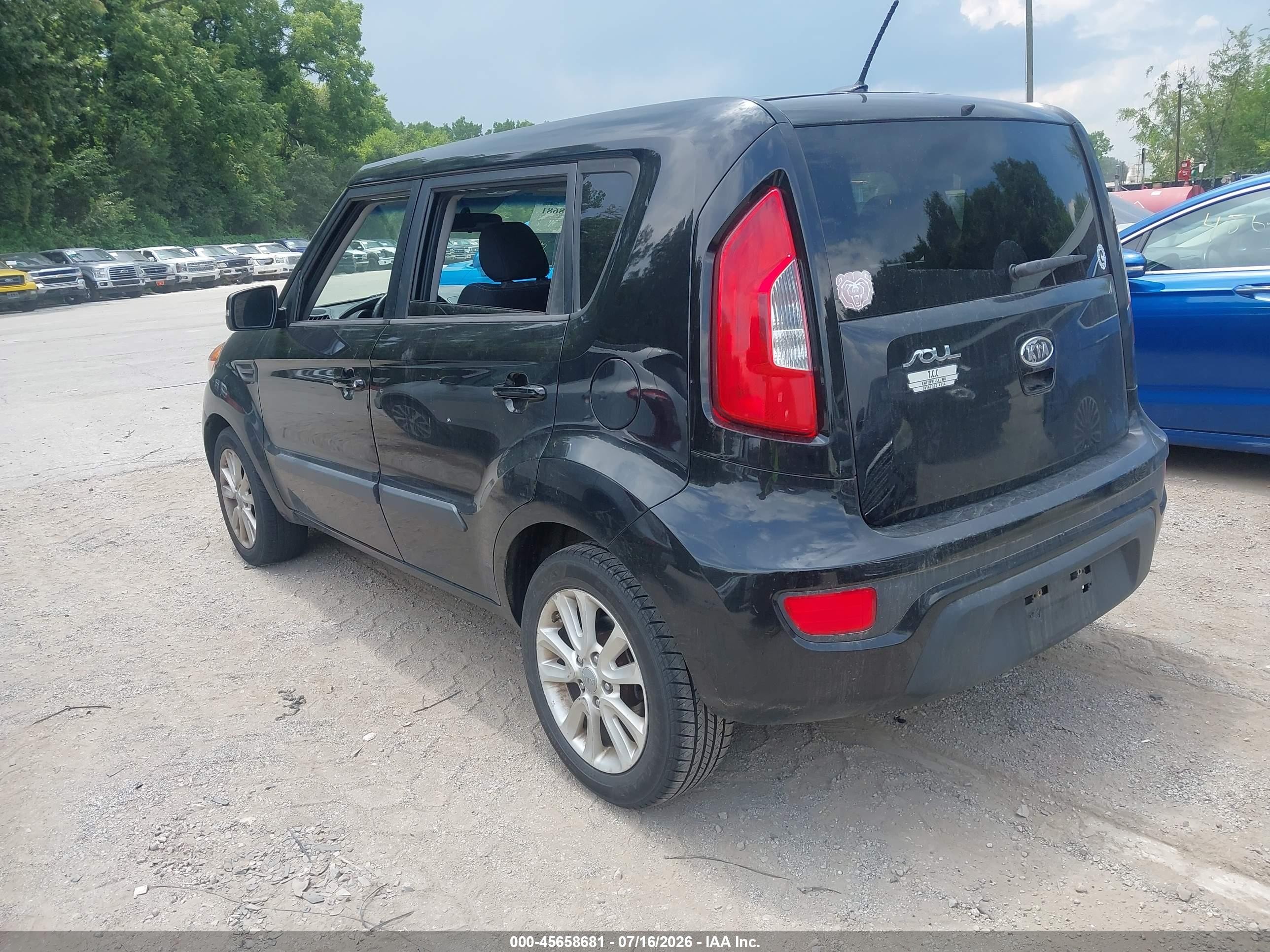 2012 Kia Soul + Black vin: KNDJT2A60C7354994