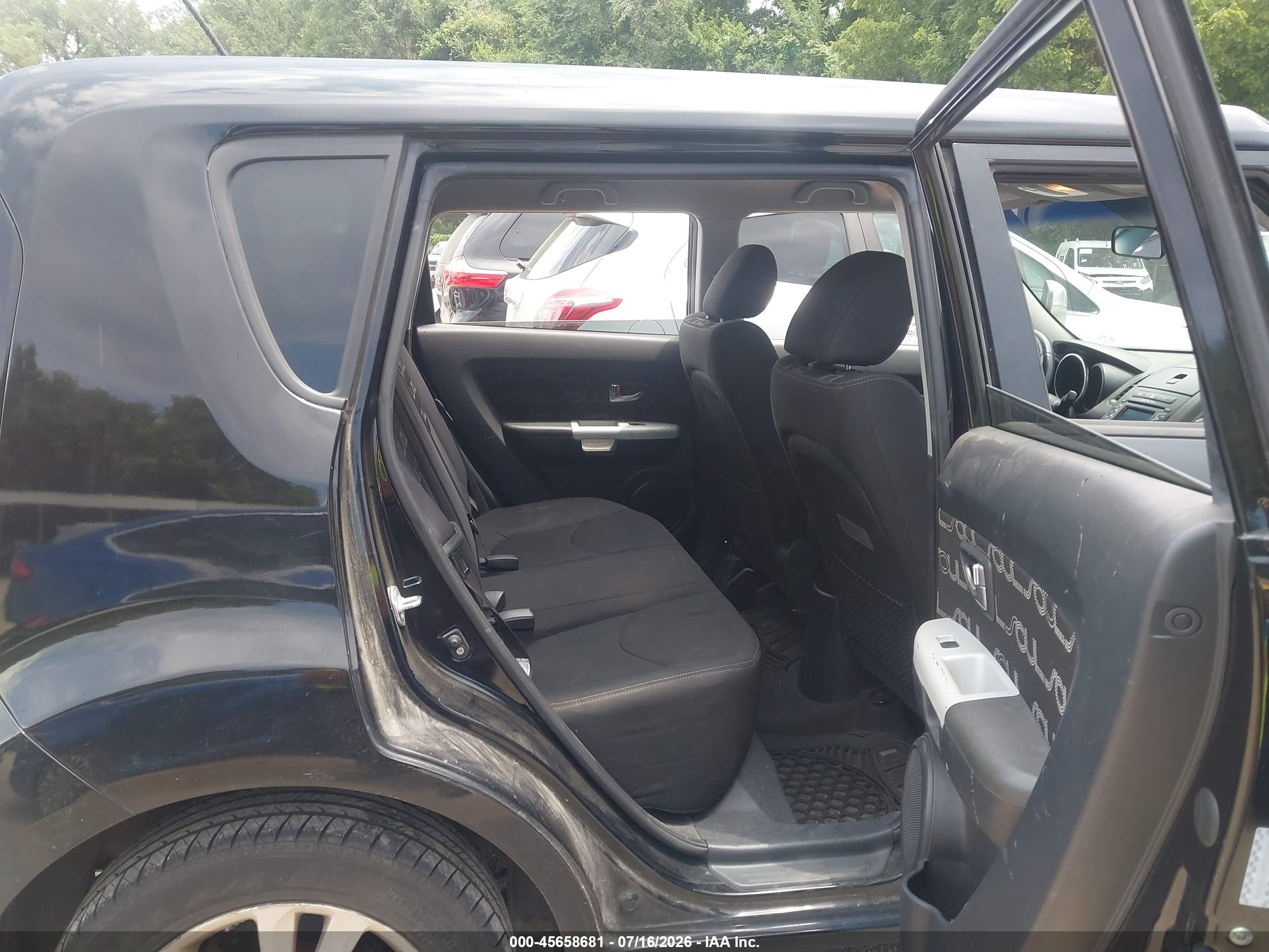 2012 Kia Soul + Black vin: KNDJT2A60C7354994