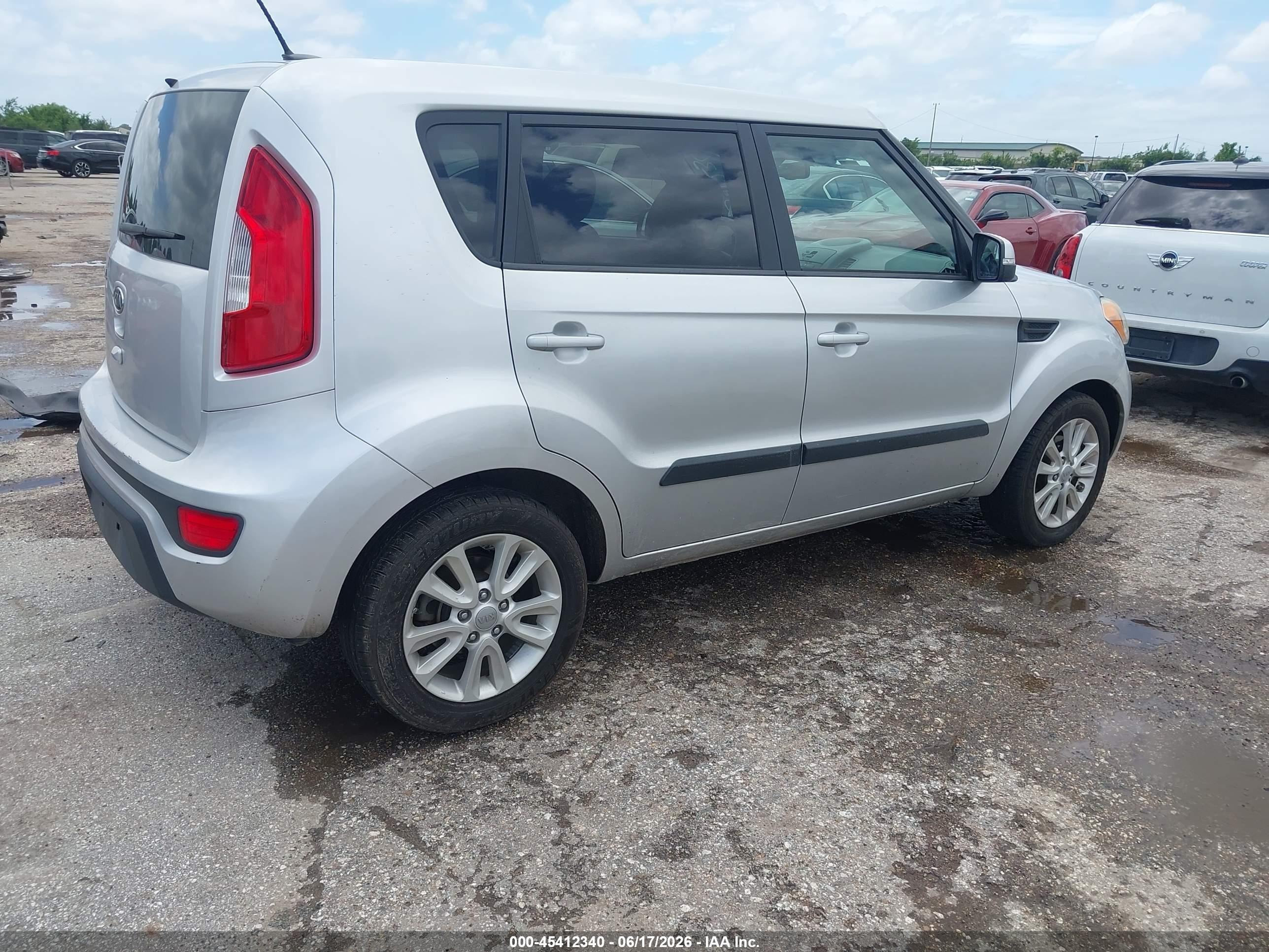 2012 Kia Soul + Серебряный vin: KNDJT2A60C7372685