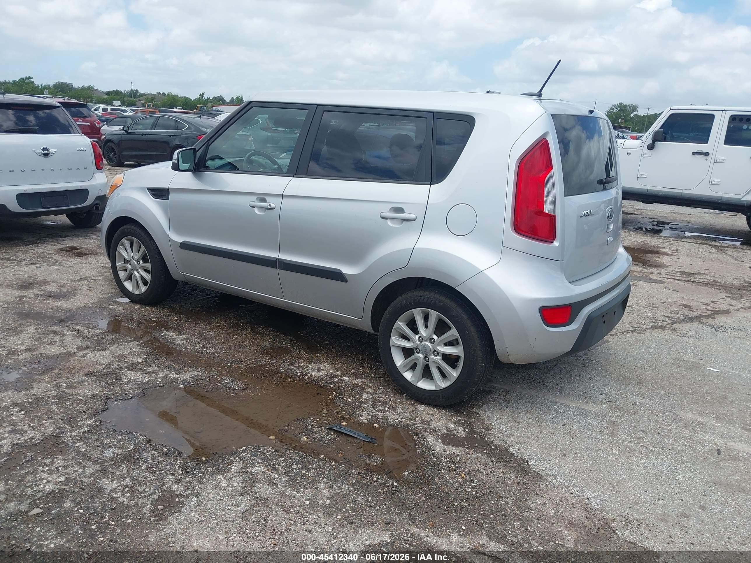 2012 Kia Soul + Серебряный vin: KNDJT2A60C7372685