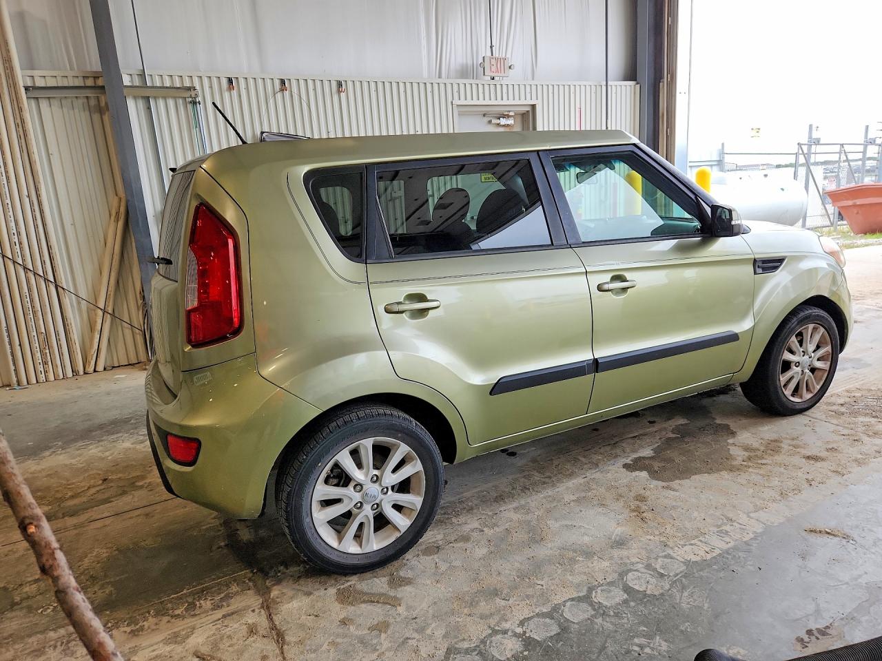 2012 Kia Soul + Green vin: KNDJT2A60C7376350