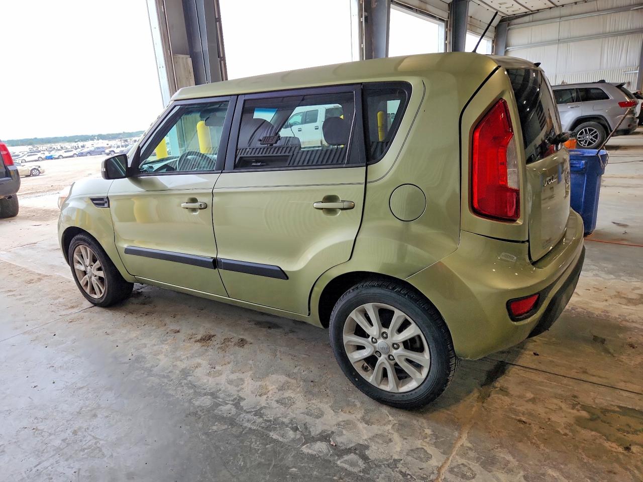 2012 Kia Soul + Green vin: KNDJT2A60C7376350