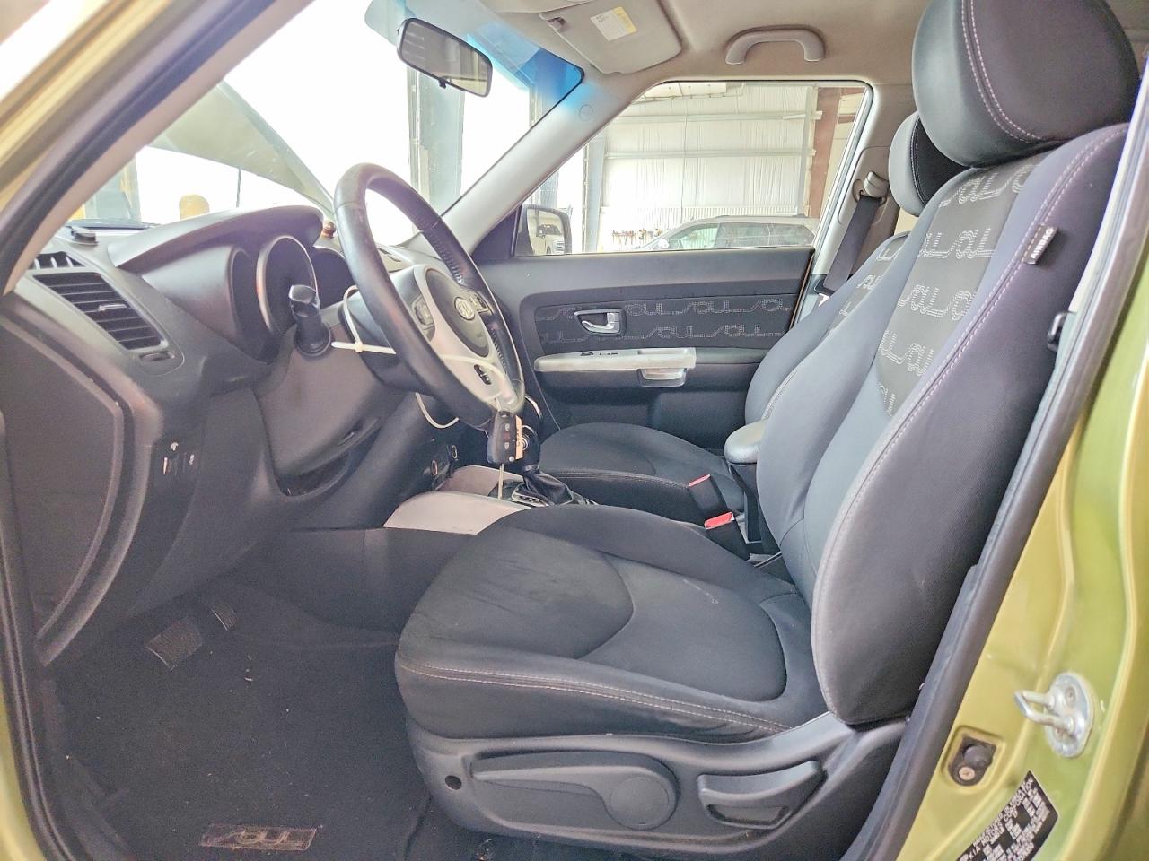 2012 Kia Soul + Green vin: KNDJT2A60C7376350