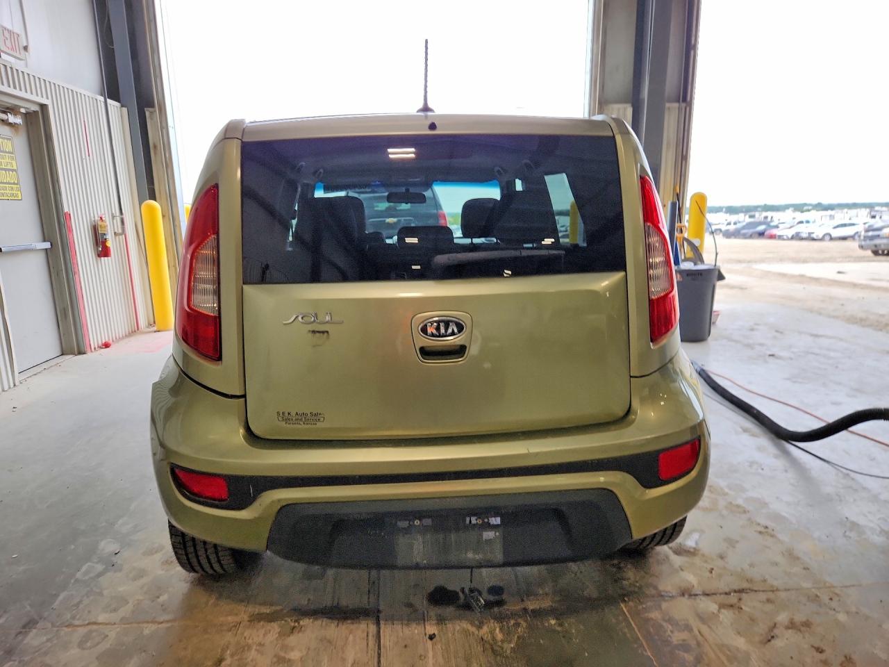 2012 Kia Soul + Green vin: KNDJT2A60C7376350