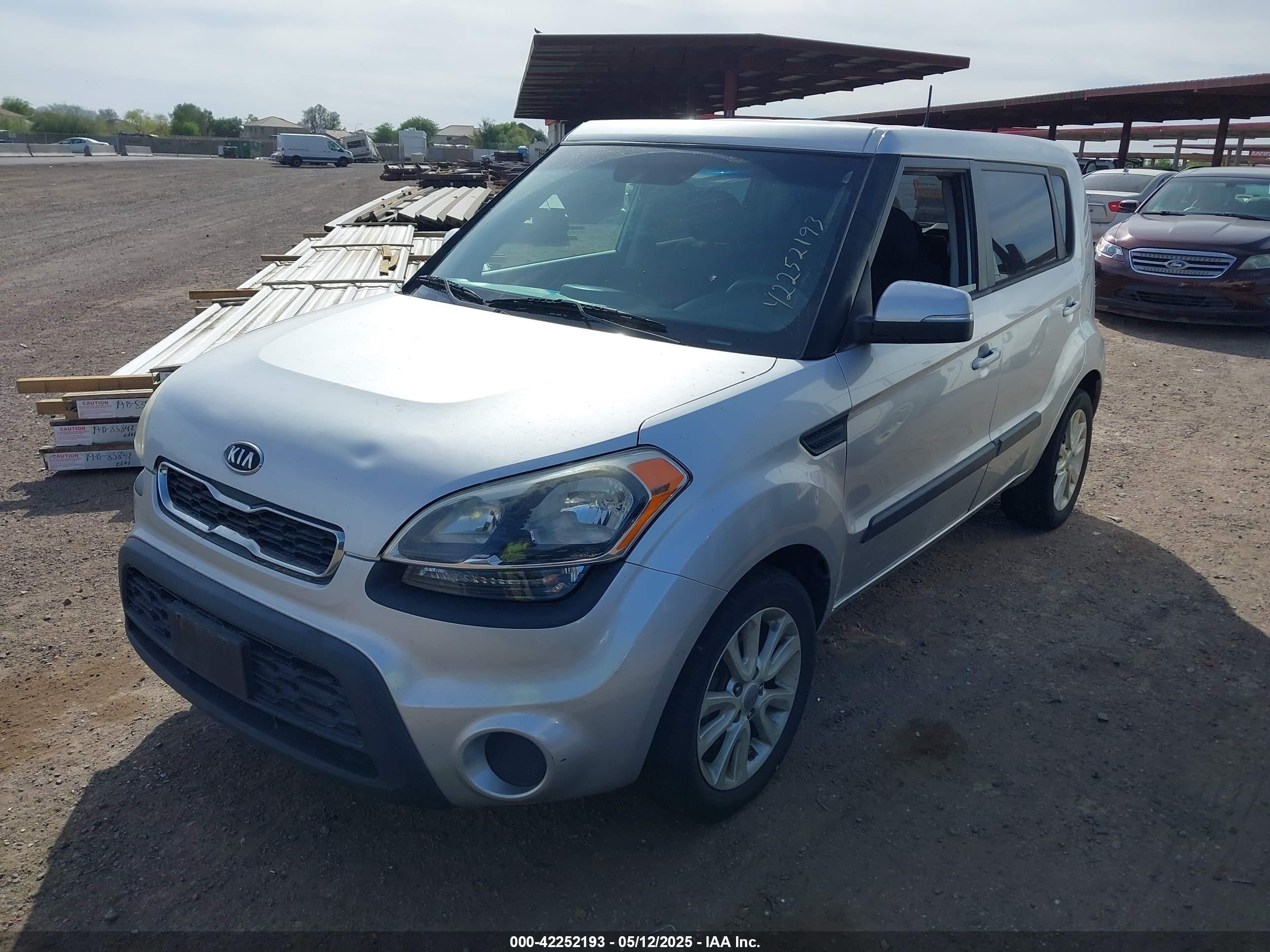2012 Kia Soul + Серебряный vin: KNDJT2A60C7379894