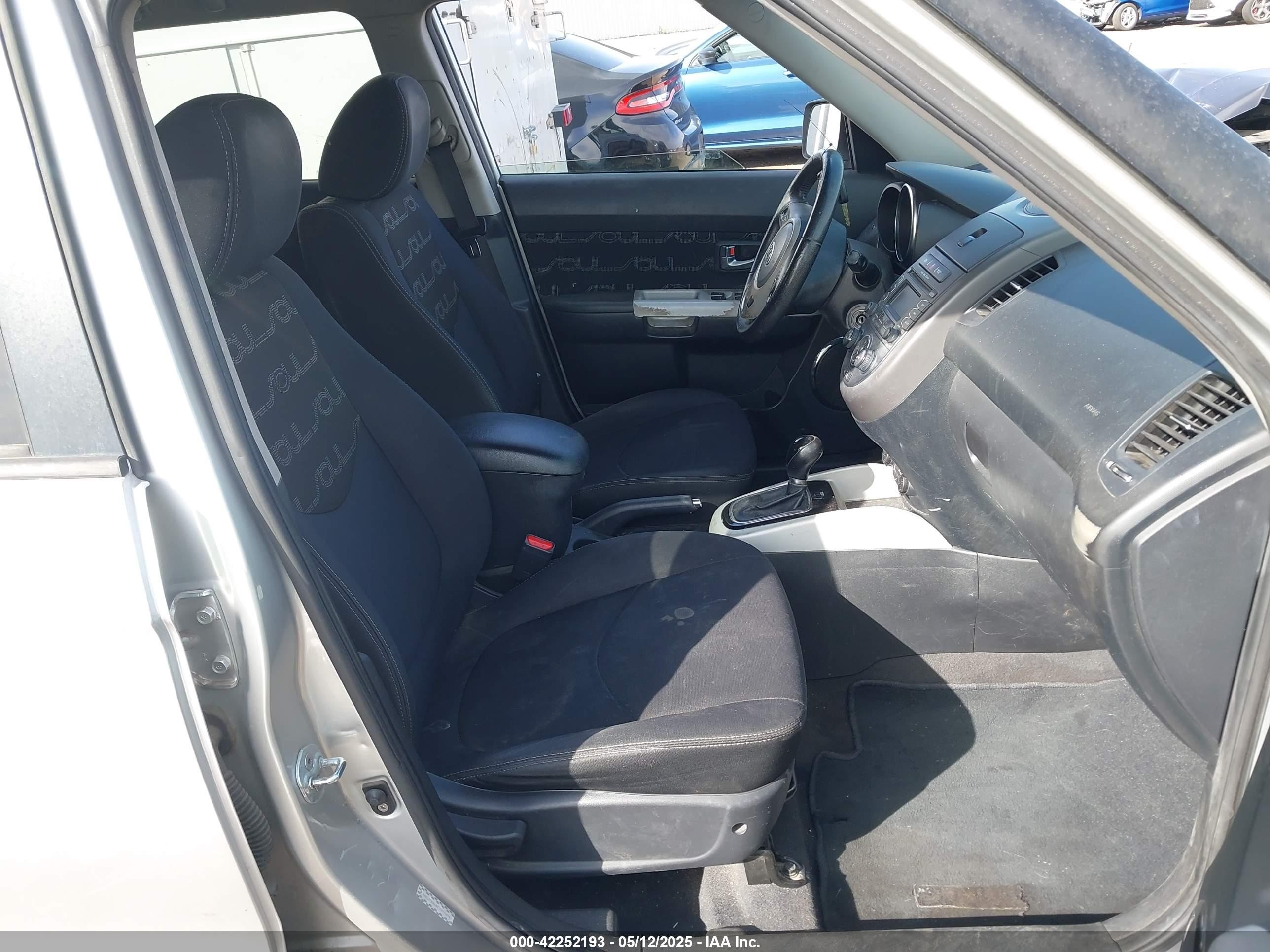 2012 Kia Soul + Серебряный vin: KNDJT2A60C7379894