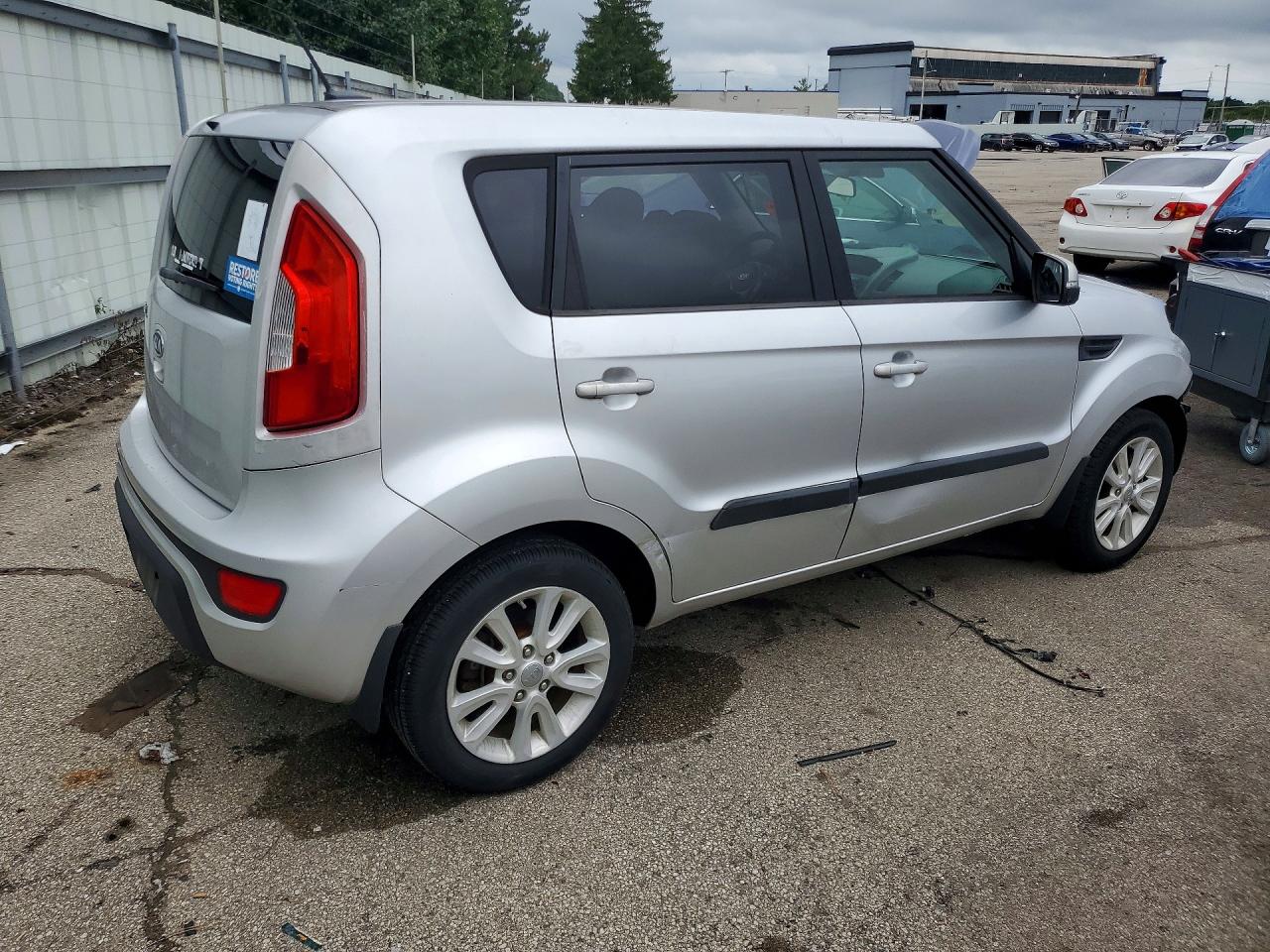 2012 Kia Soul + Серебряный vin: KNDJT2A60C7388451