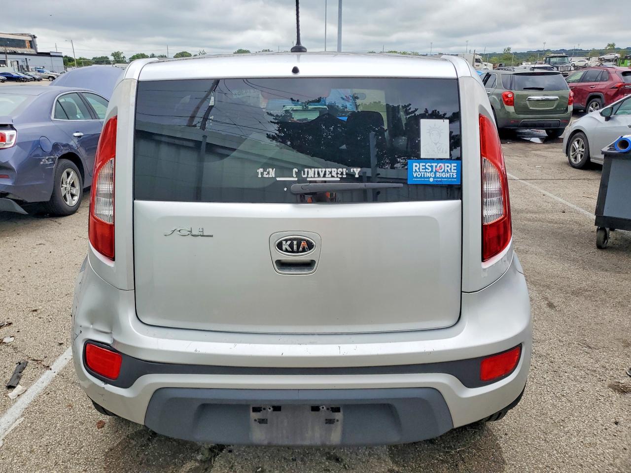 2012 Kia Soul + Серебряный vin: KNDJT2A60C7388451