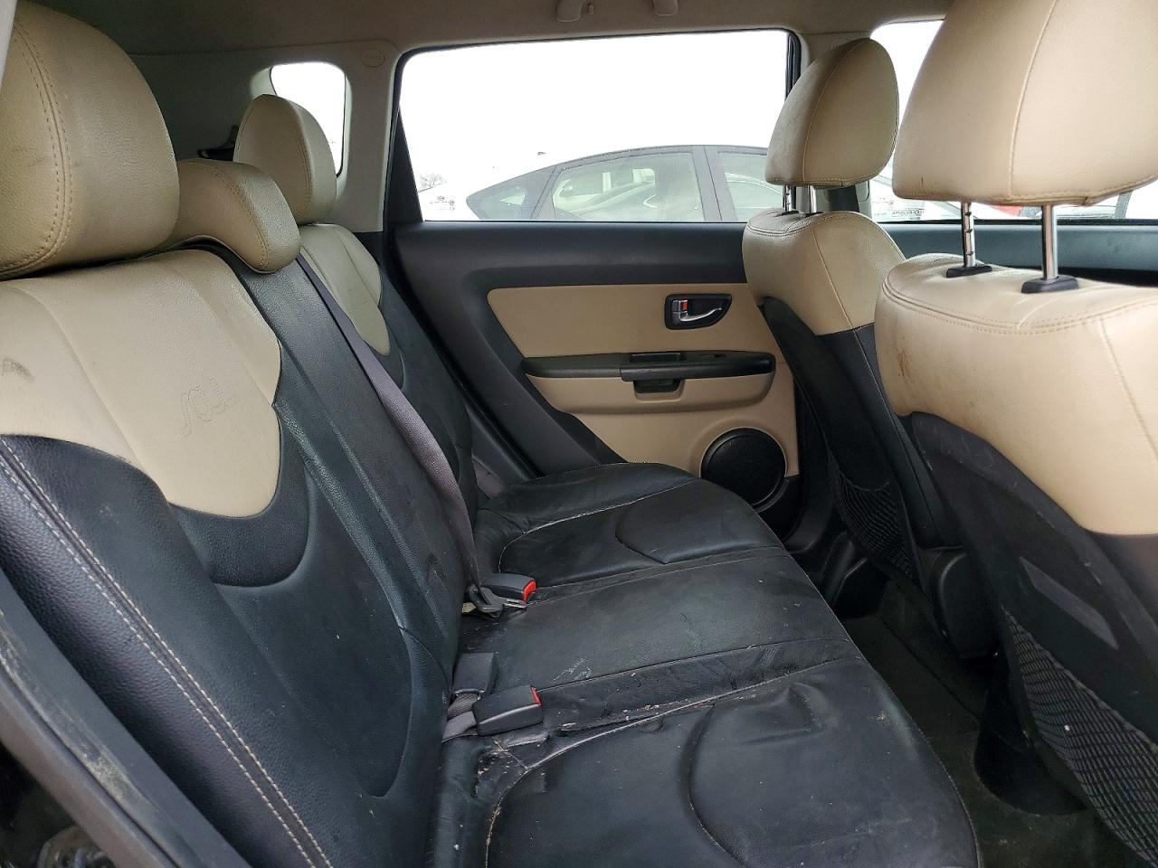 2012 Kia Soul + Black vin: KNDJT2A60C7397943
