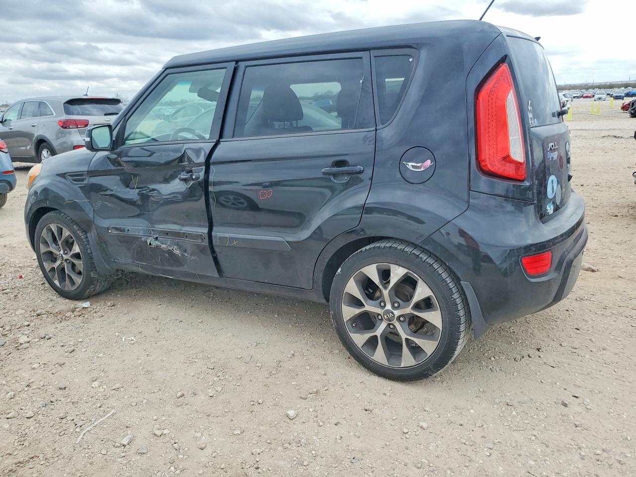 2012 Kia Soul + Black vin: KNDJT2A60C7397943