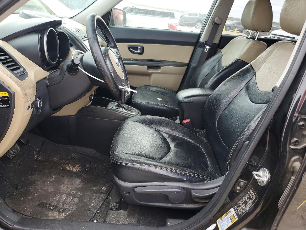 2012 Kia Soul + Black vin: KNDJT2A60C7397943