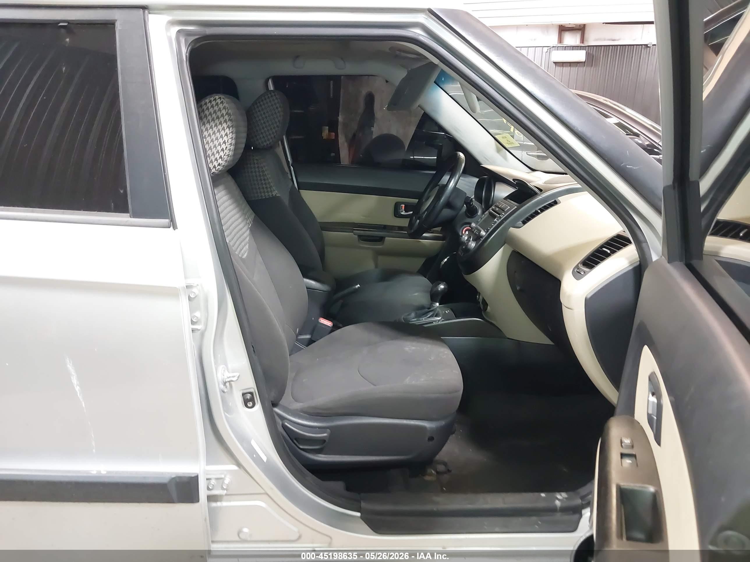 2012 Kia Soul ! Silver vin: KNDJT2A60C7420170