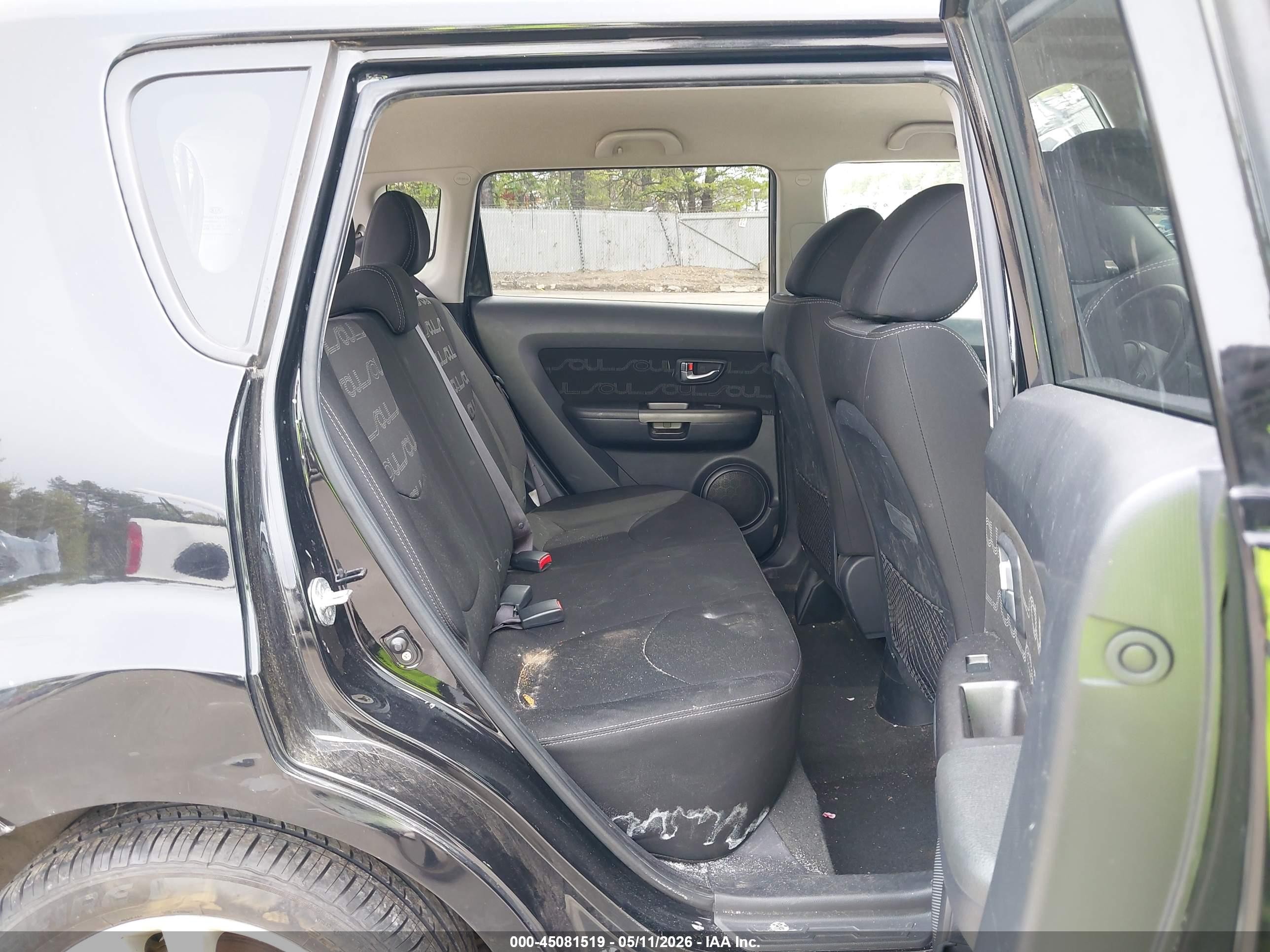2012 Kia Soul + Black vin: KNDJT2A60C7743442