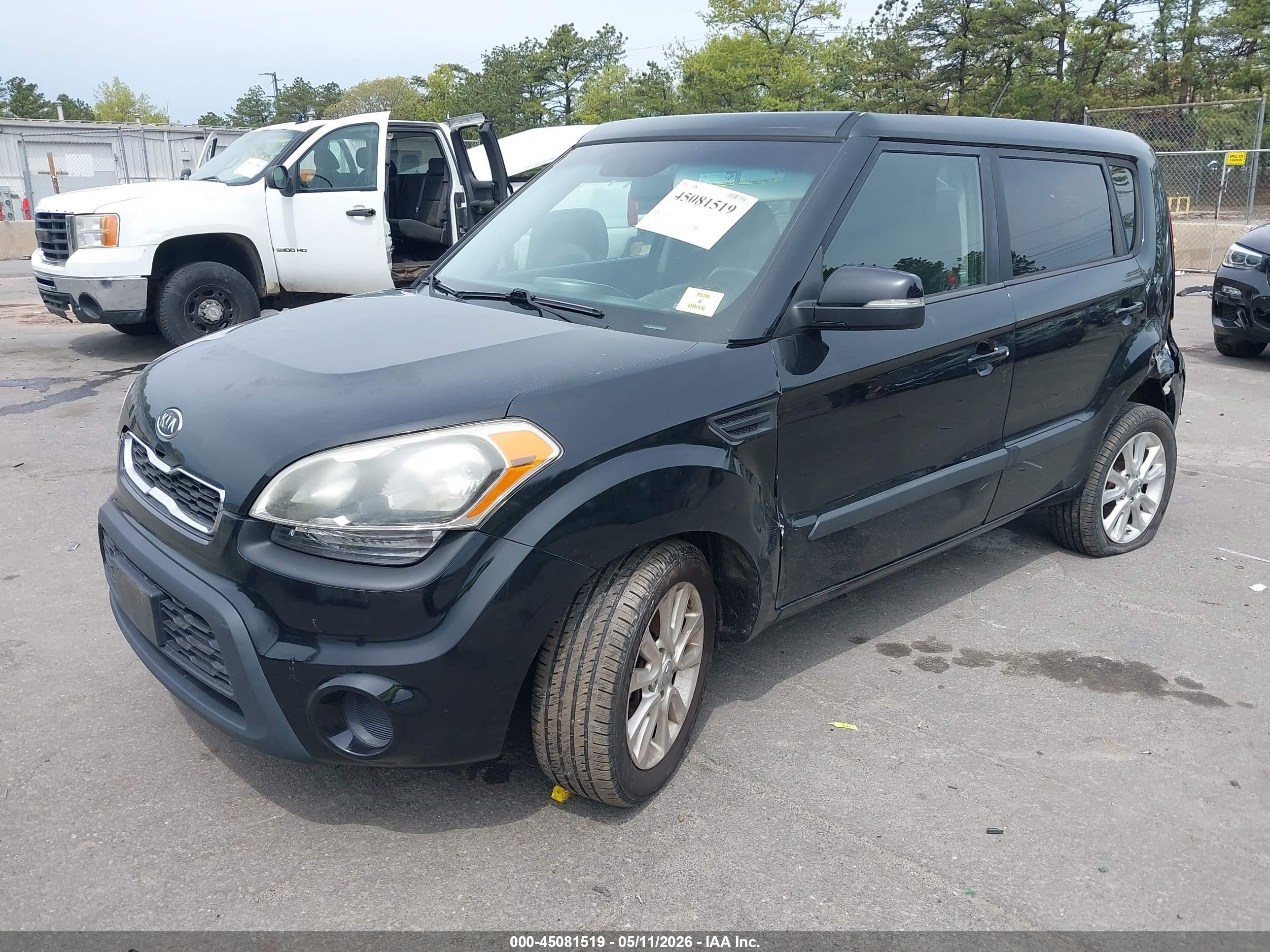 2012 Kia Soul + Black vin: KNDJT2A60C7743442