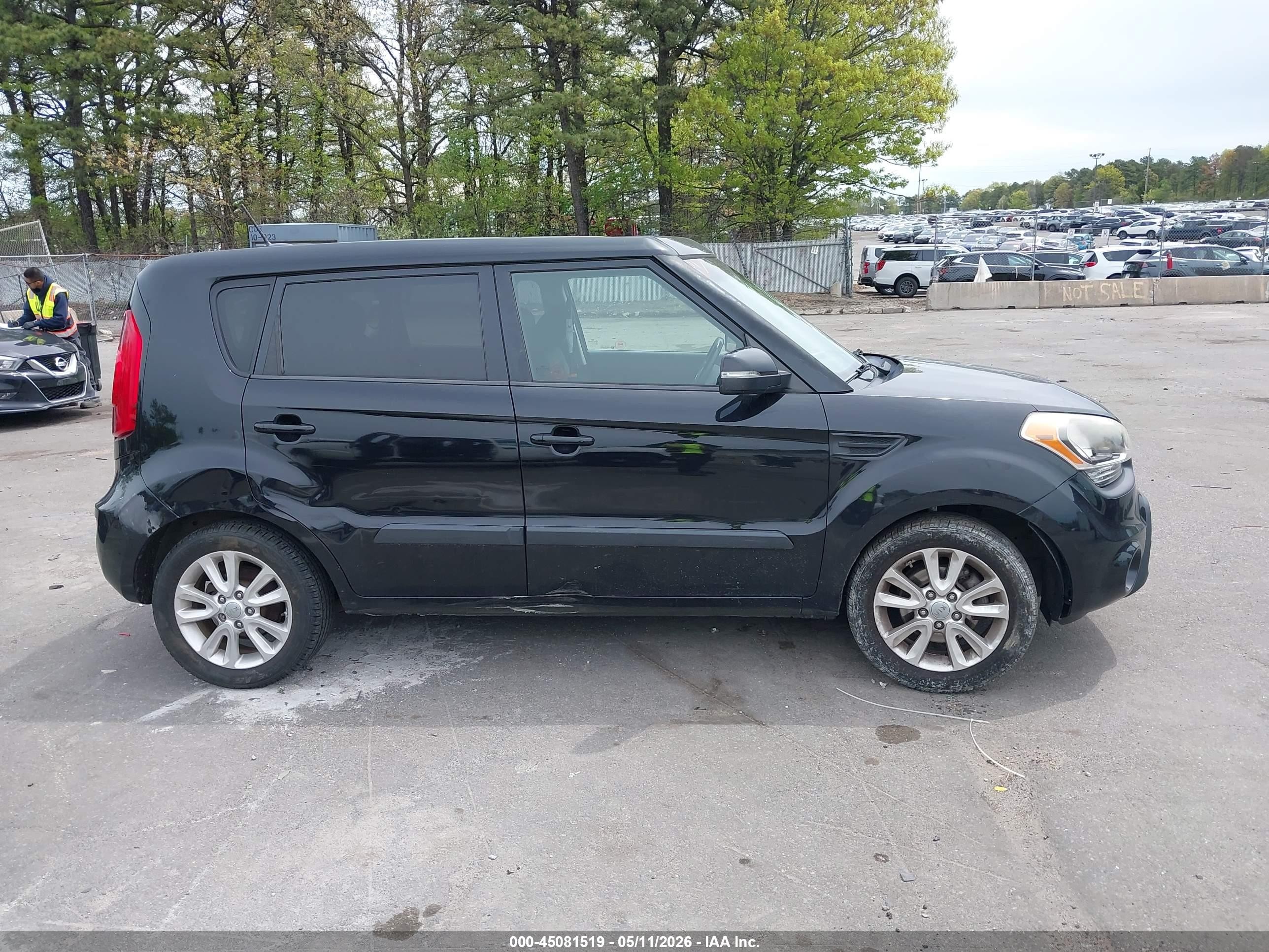 2012 Kia Soul + Black vin: KNDJT2A60C7743442