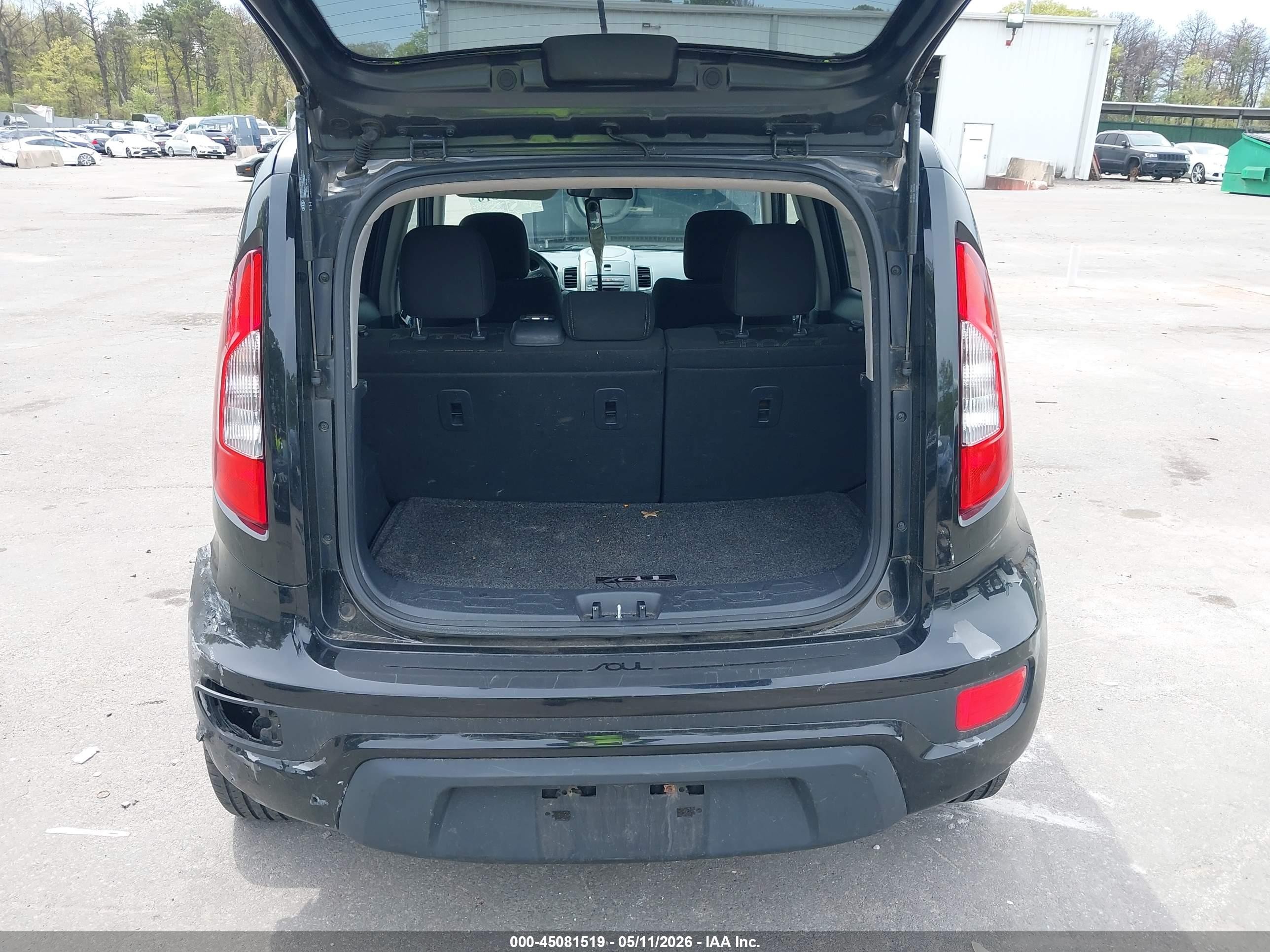2012 Kia Soul + Black vin: KNDJT2A60C7743442