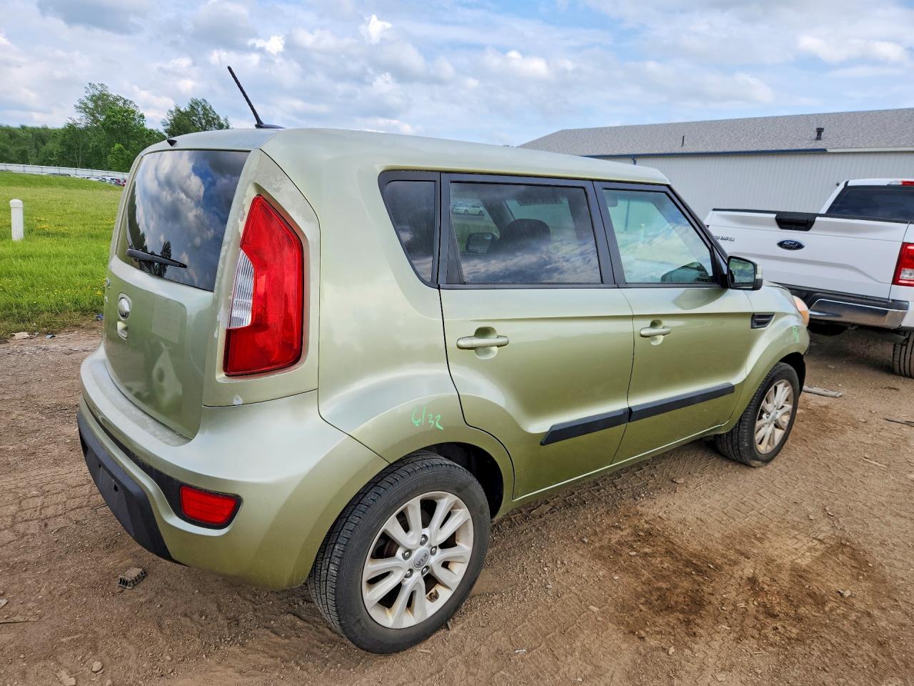 2013 Kia Soul + Green vin: KNDJT2A60D7507164