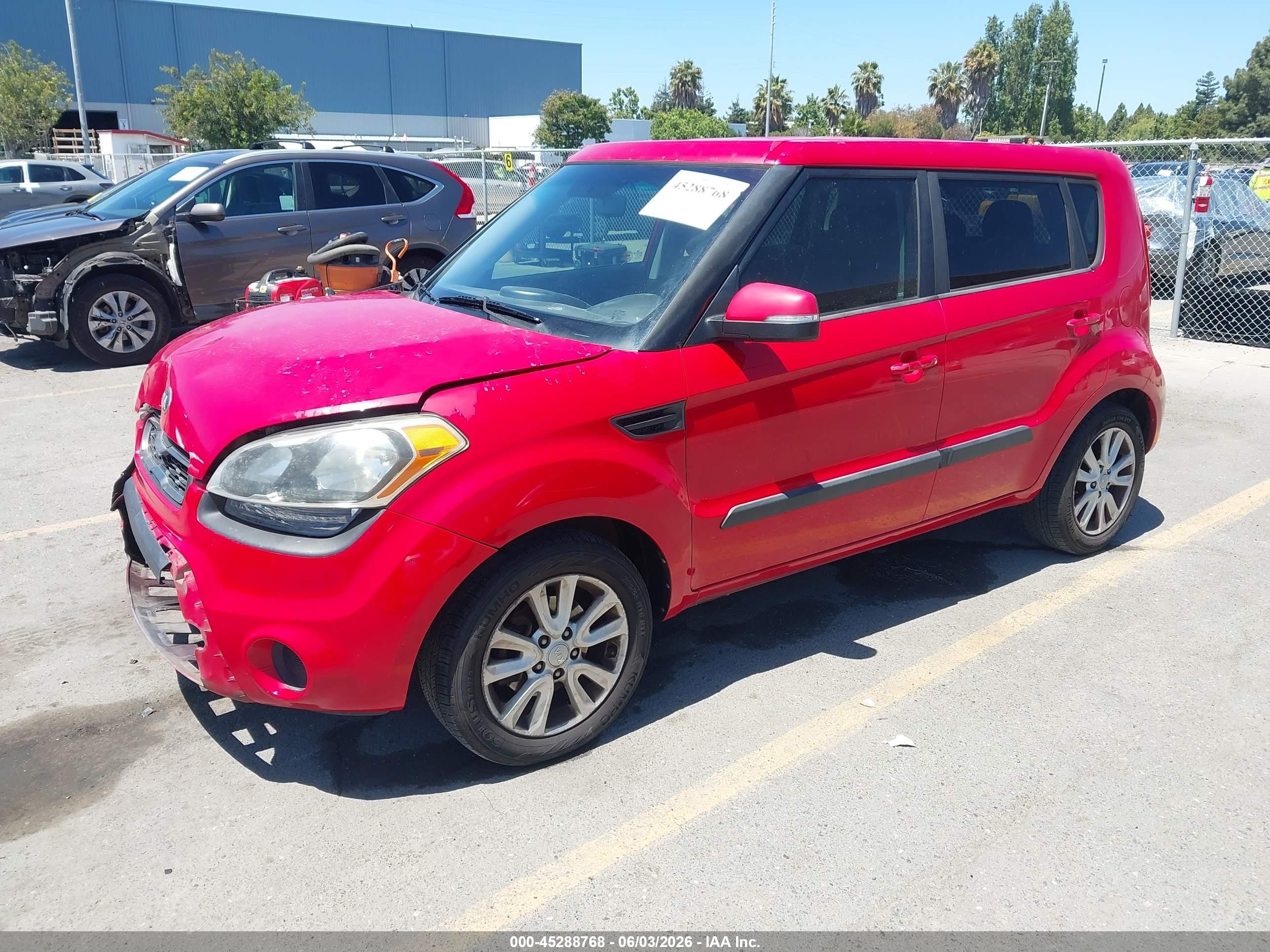 2013 Kia Soul + Red vin: KNDJT2A60D7508783