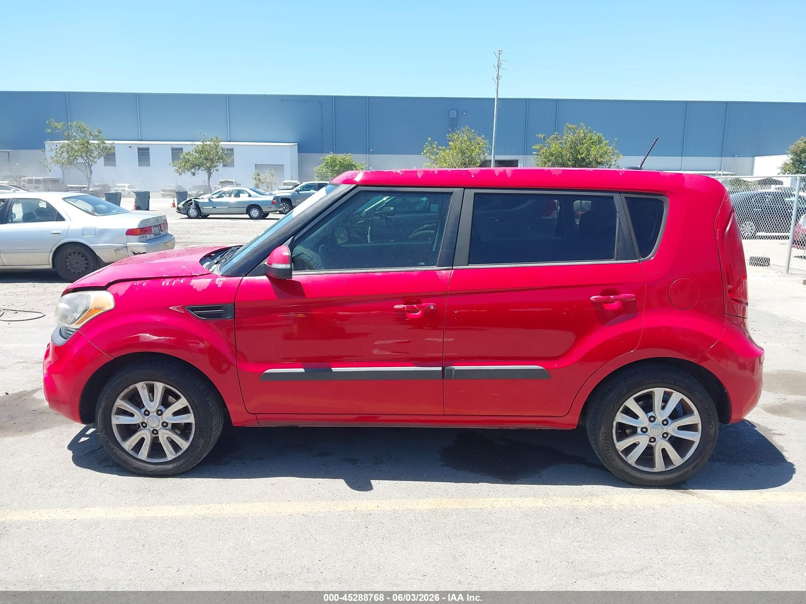 2013 Kia Soul + Red vin: KNDJT2A60D7508783