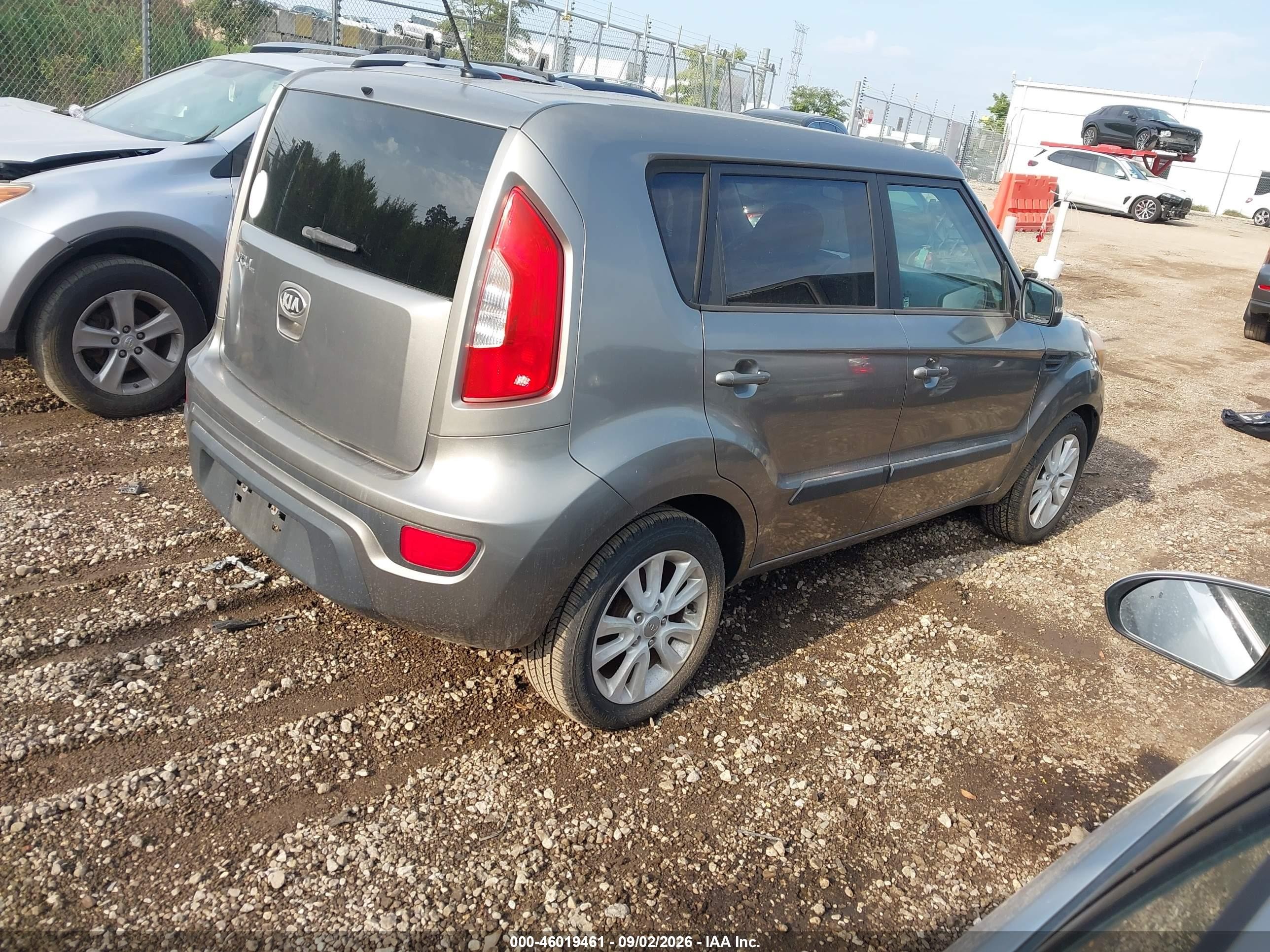 2013 Kia Soul + Gray vin: KNDJT2A60D7520125