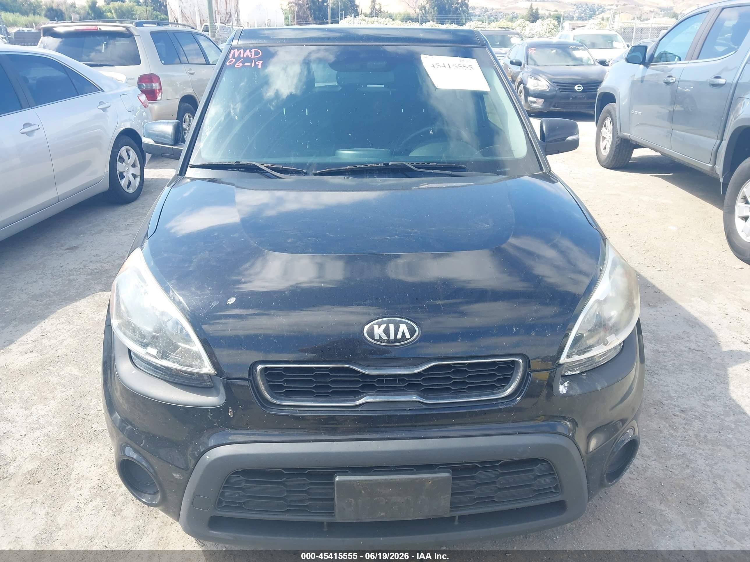 2013 Kia Soul + Black vin: KNDJT2A60D7535482