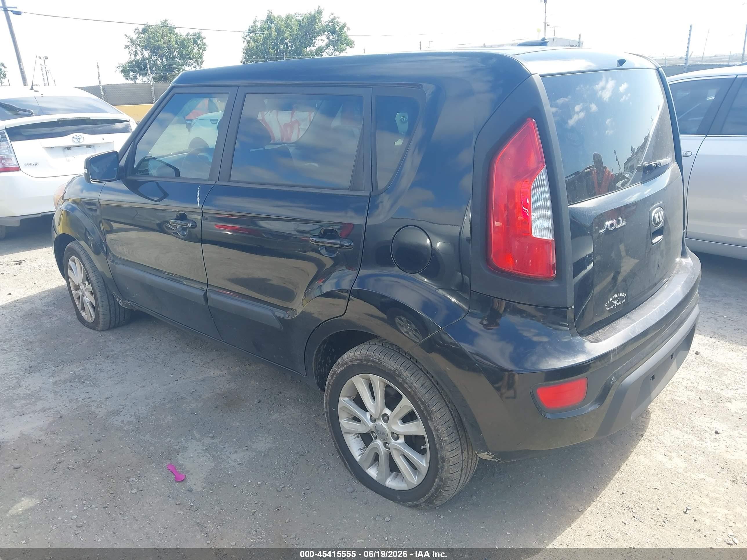 2013 Kia Soul + Black vin: KNDJT2A60D7535482