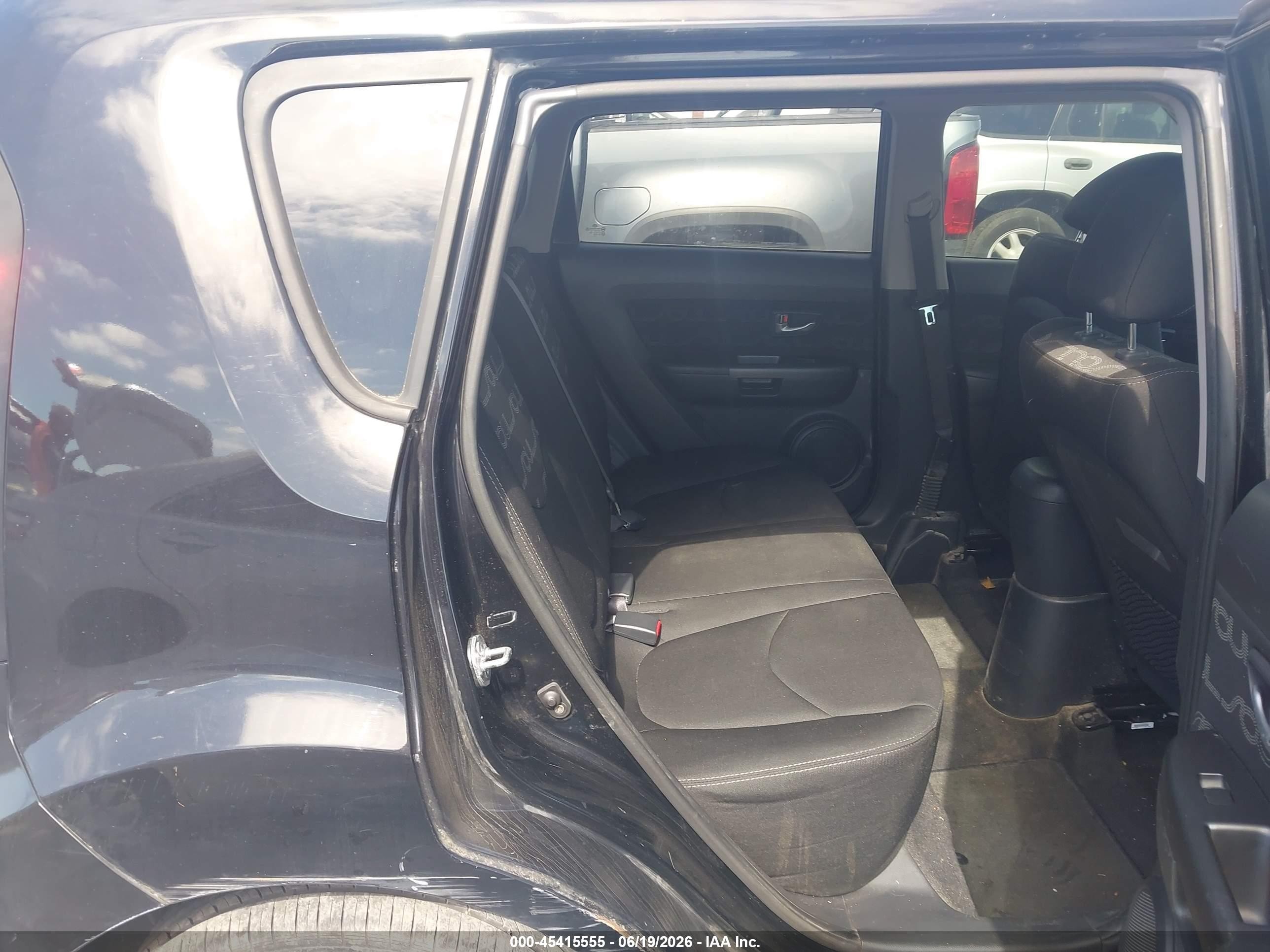 2013 Kia Soul + Black vin: KNDJT2A60D7535482