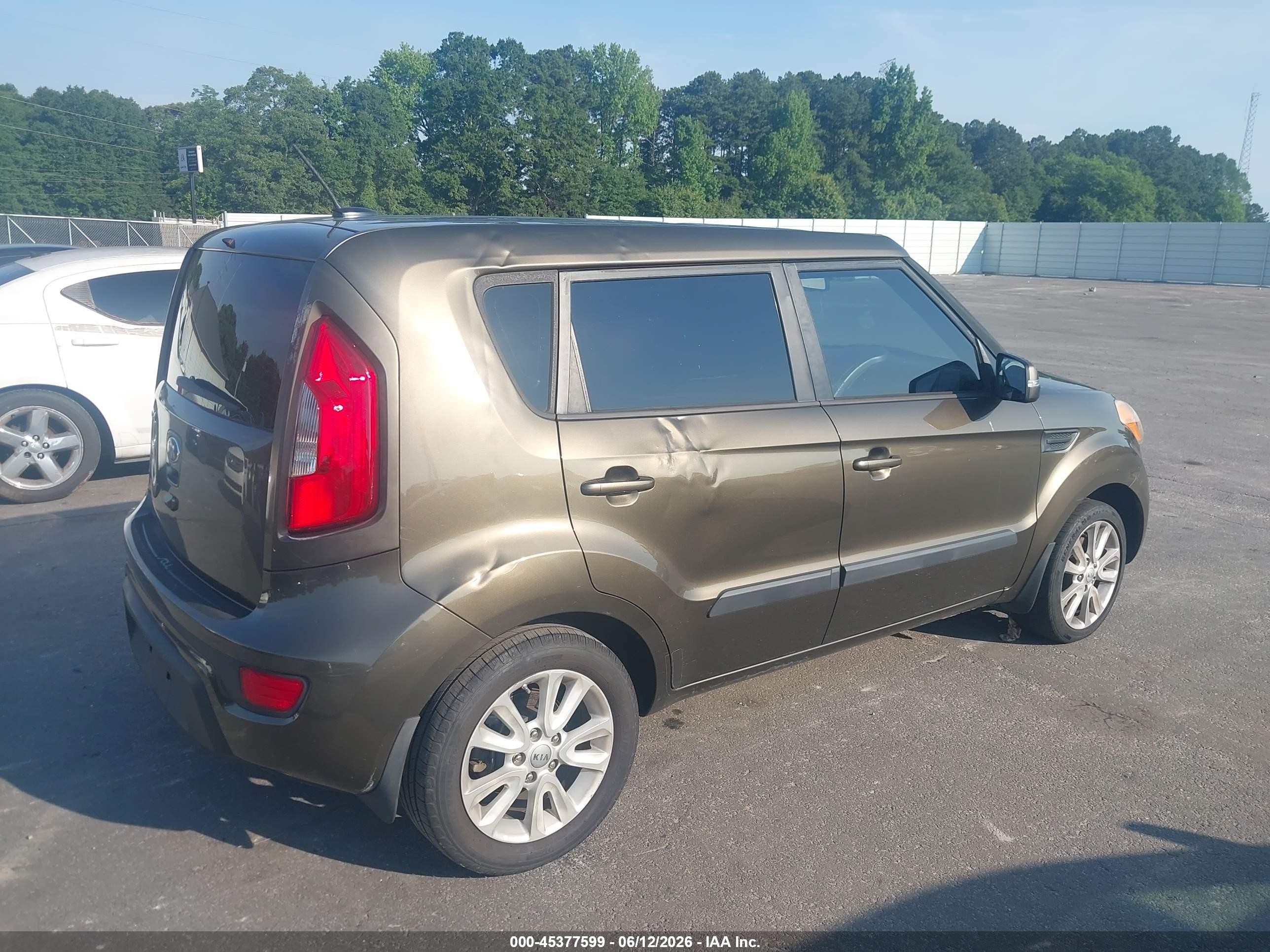2013 Kia Soul + Green vin: KNDJT2A60D7553707