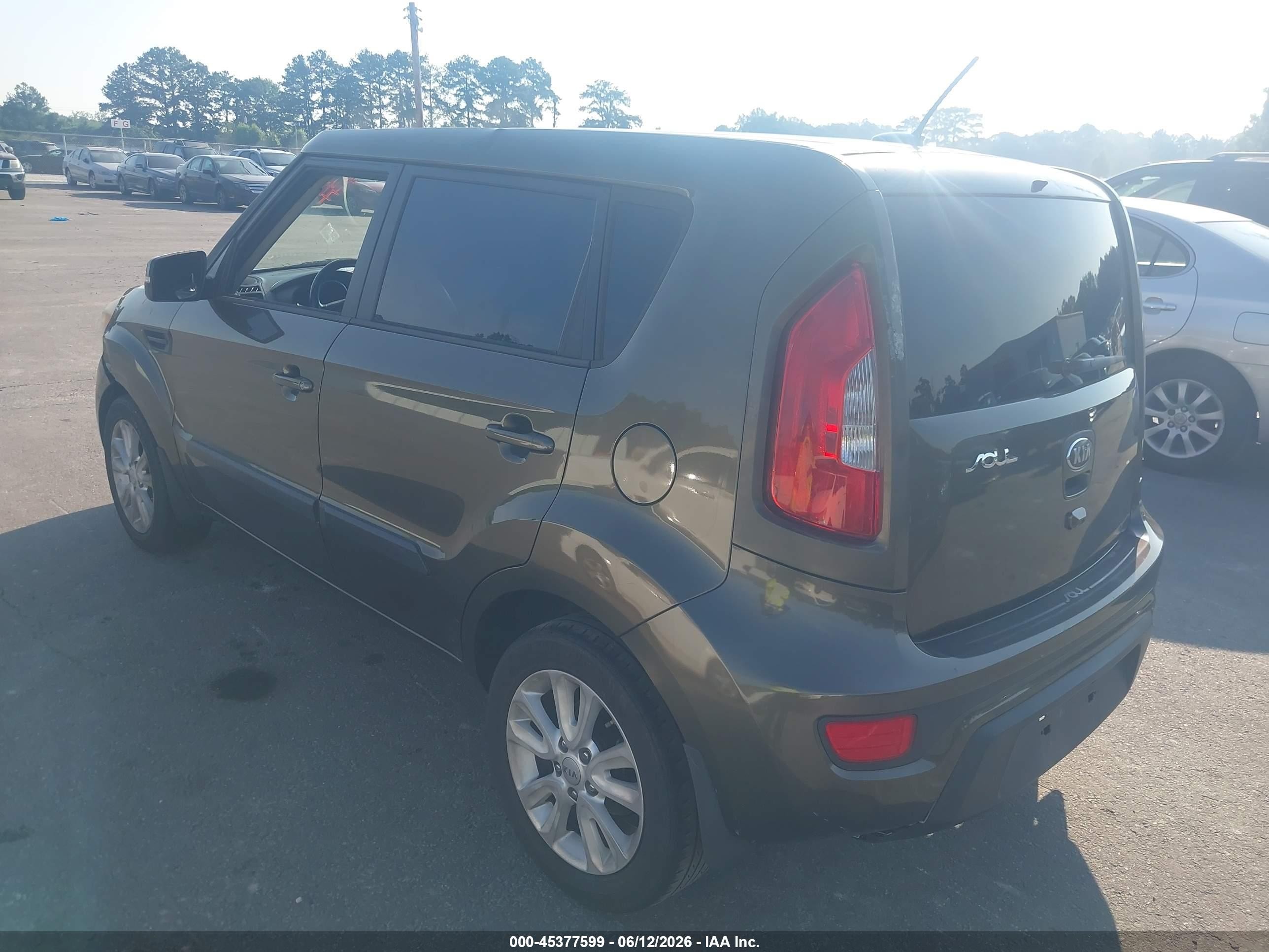 2013 Kia Soul + Green vin: KNDJT2A60D7553707