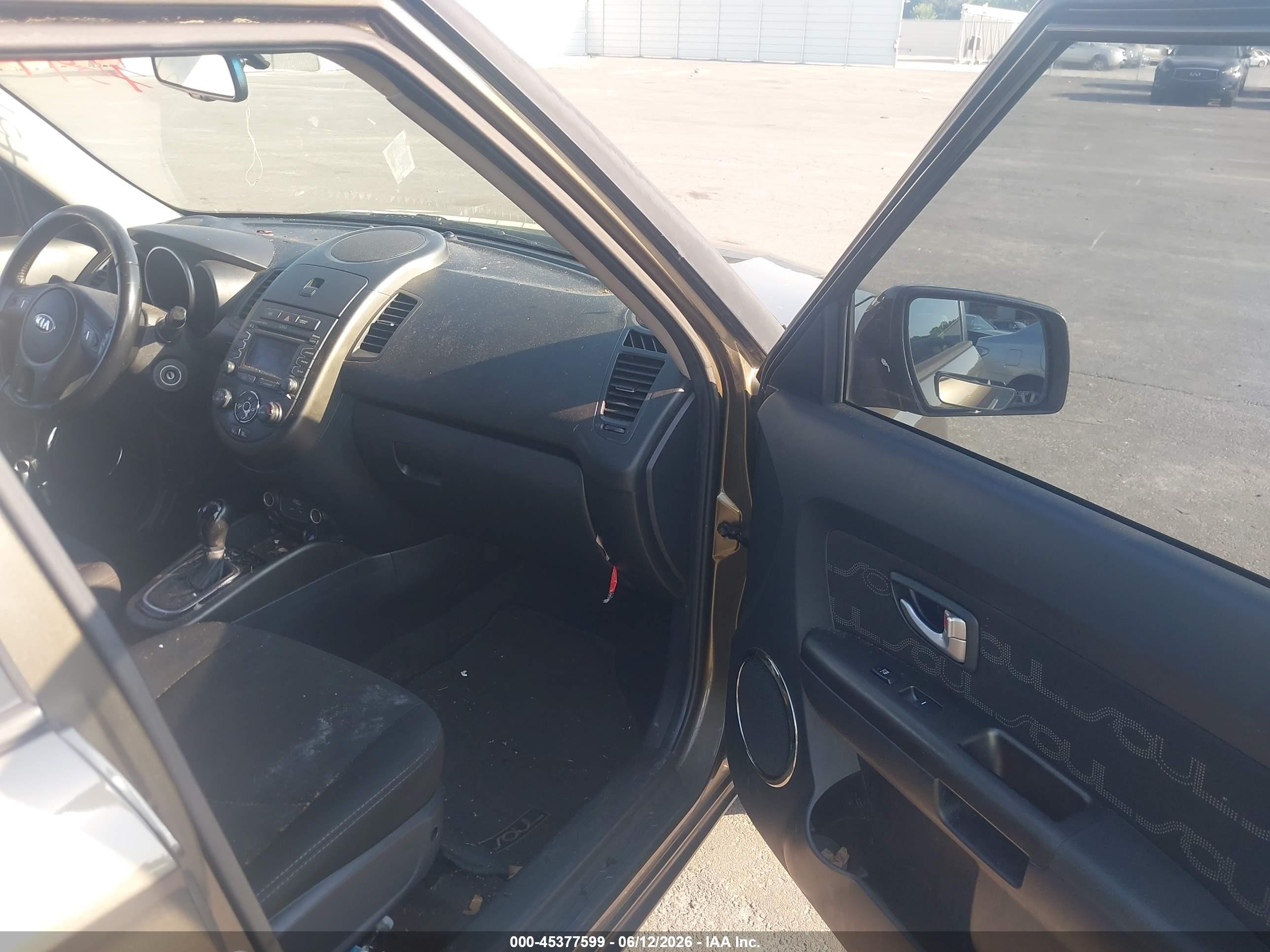 2013 Kia Soul + Green vin: KNDJT2A60D7553707