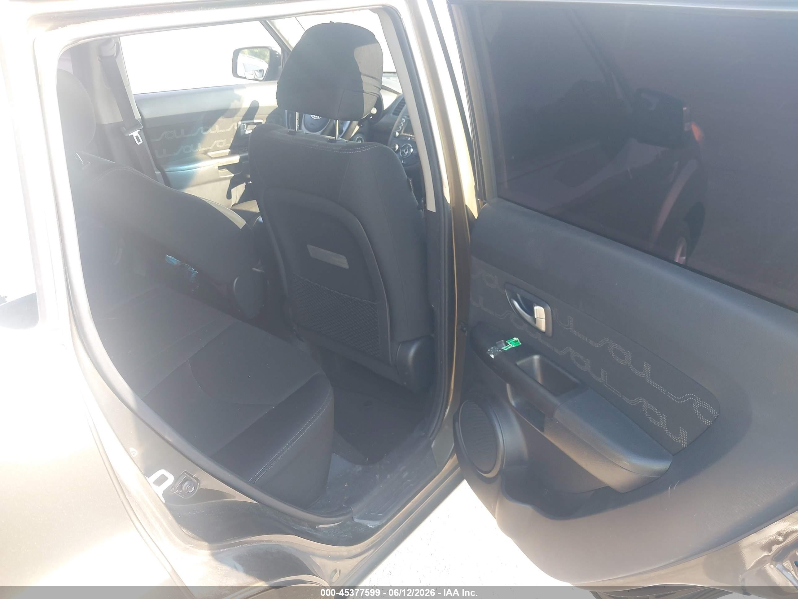 2013 Kia Soul + Green vin: KNDJT2A60D7553707