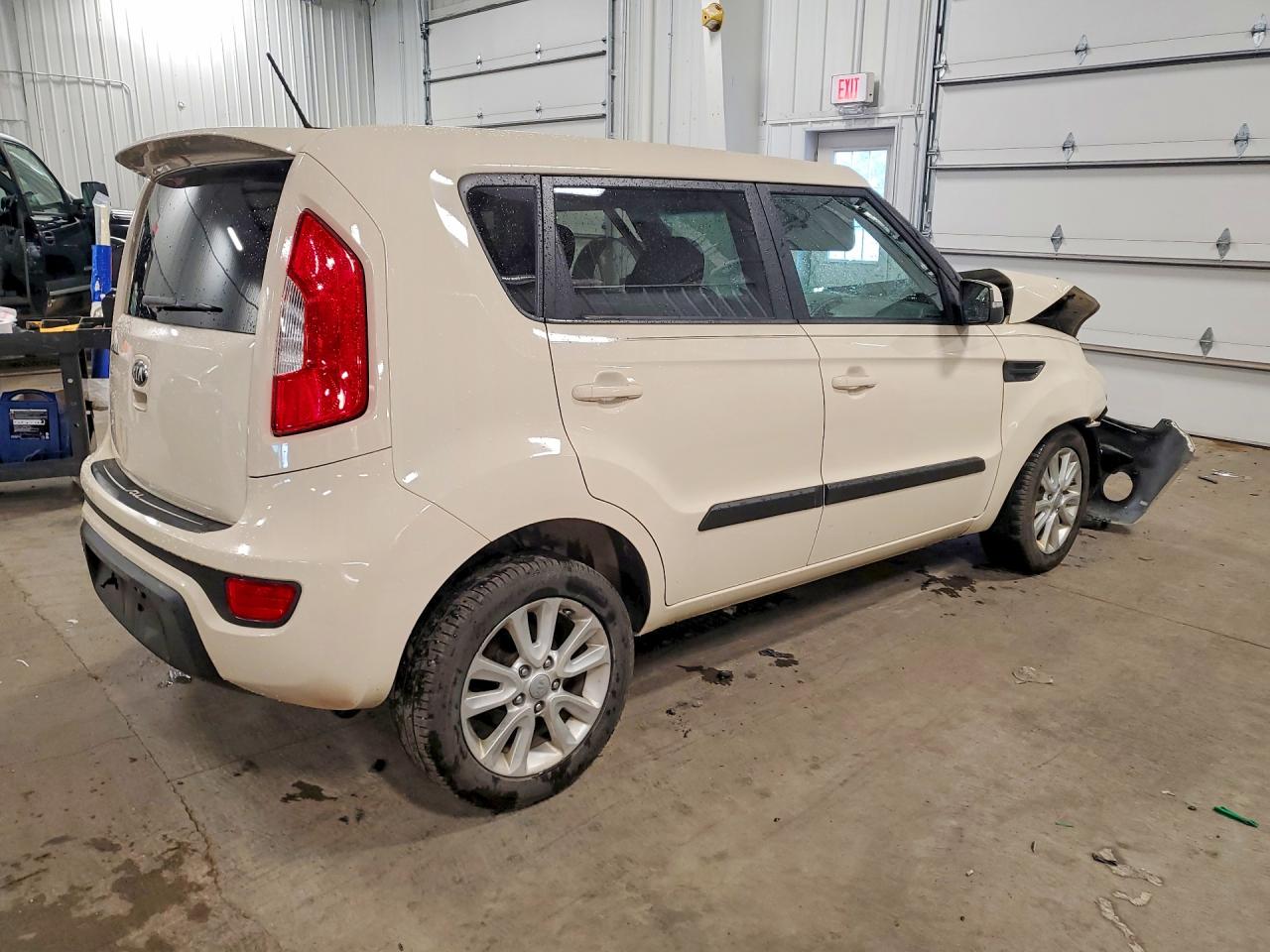 2013 Kia Soul + Cream vin: KNDJT2A60D7566618