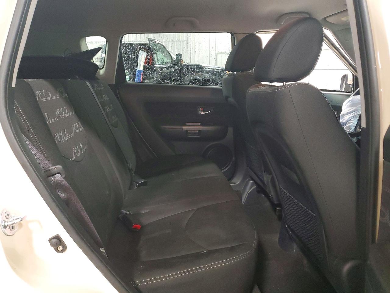 2013 Kia Soul + Cream vin: KNDJT2A60D7566618