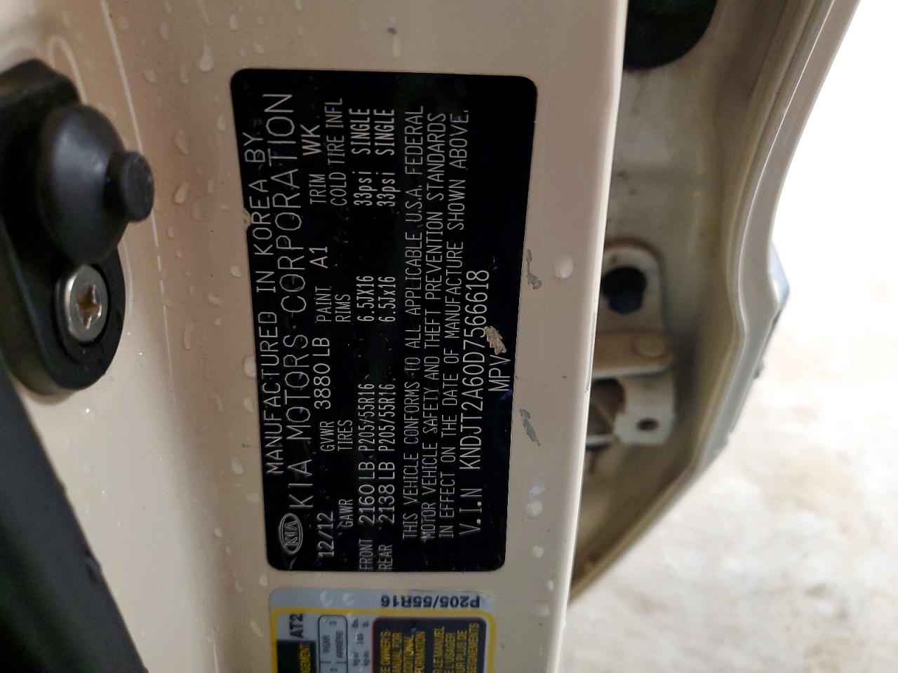 2013 Kia Soul + Cream vin: KNDJT2A60D7566618
