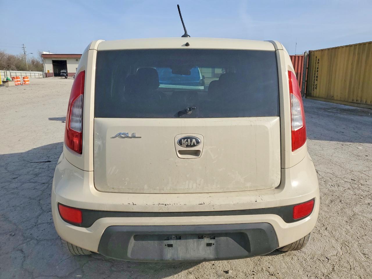 2013 Kia Soul + Cream vin: KNDJT2A60D7567476