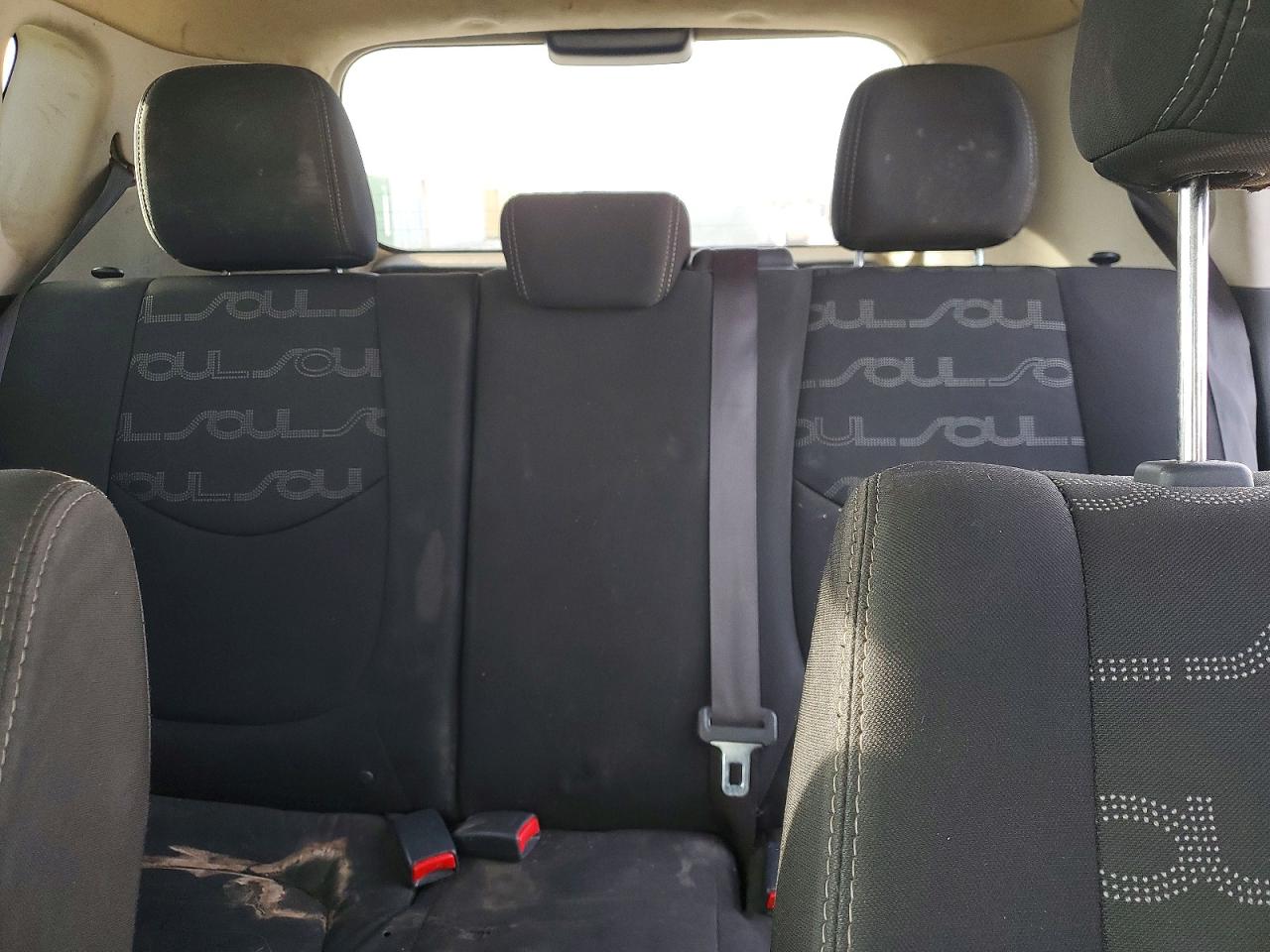 2013 Kia Soul + Cream vin: KNDJT2A60D7567476