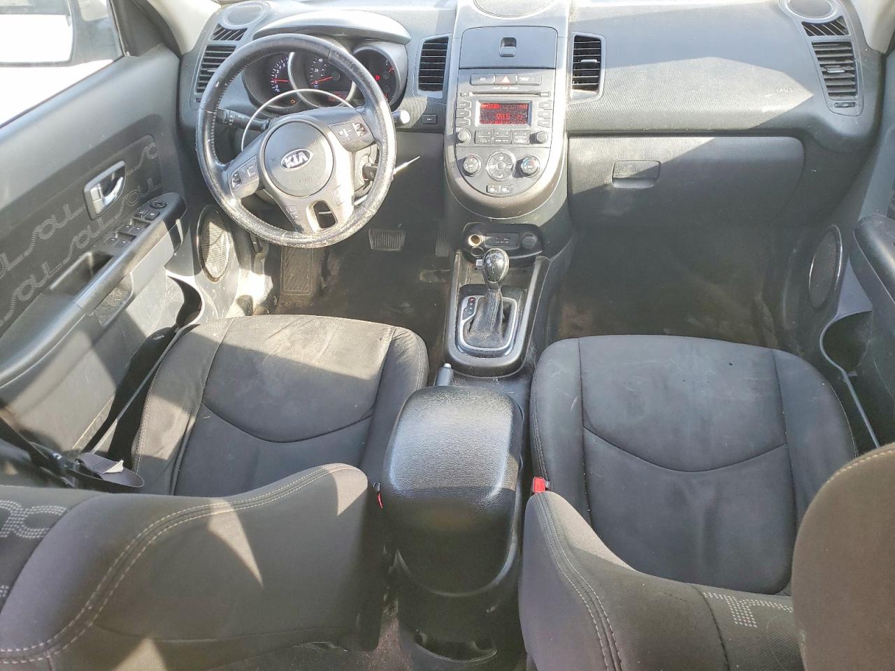 2013 Kia Soul + Cream vin: KNDJT2A60D7567476