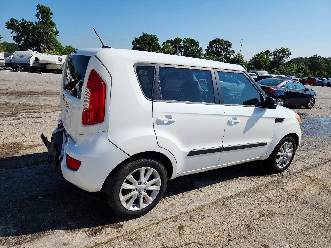 2013 Kia Soul + White vin: KNDJT2A60D7573200