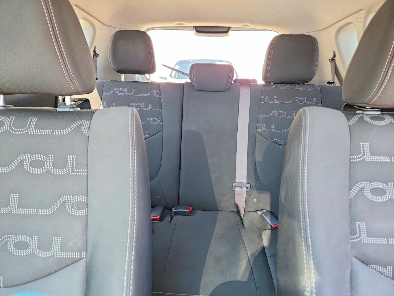 2013 Kia Soul + White vin: KNDJT2A60D7573200