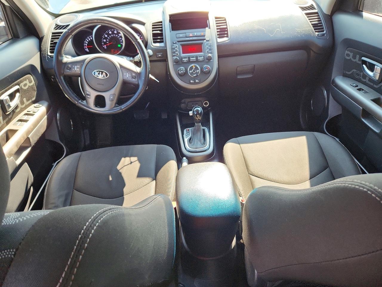 2013 Kia Soul + White vin: KNDJT2A60D7573200