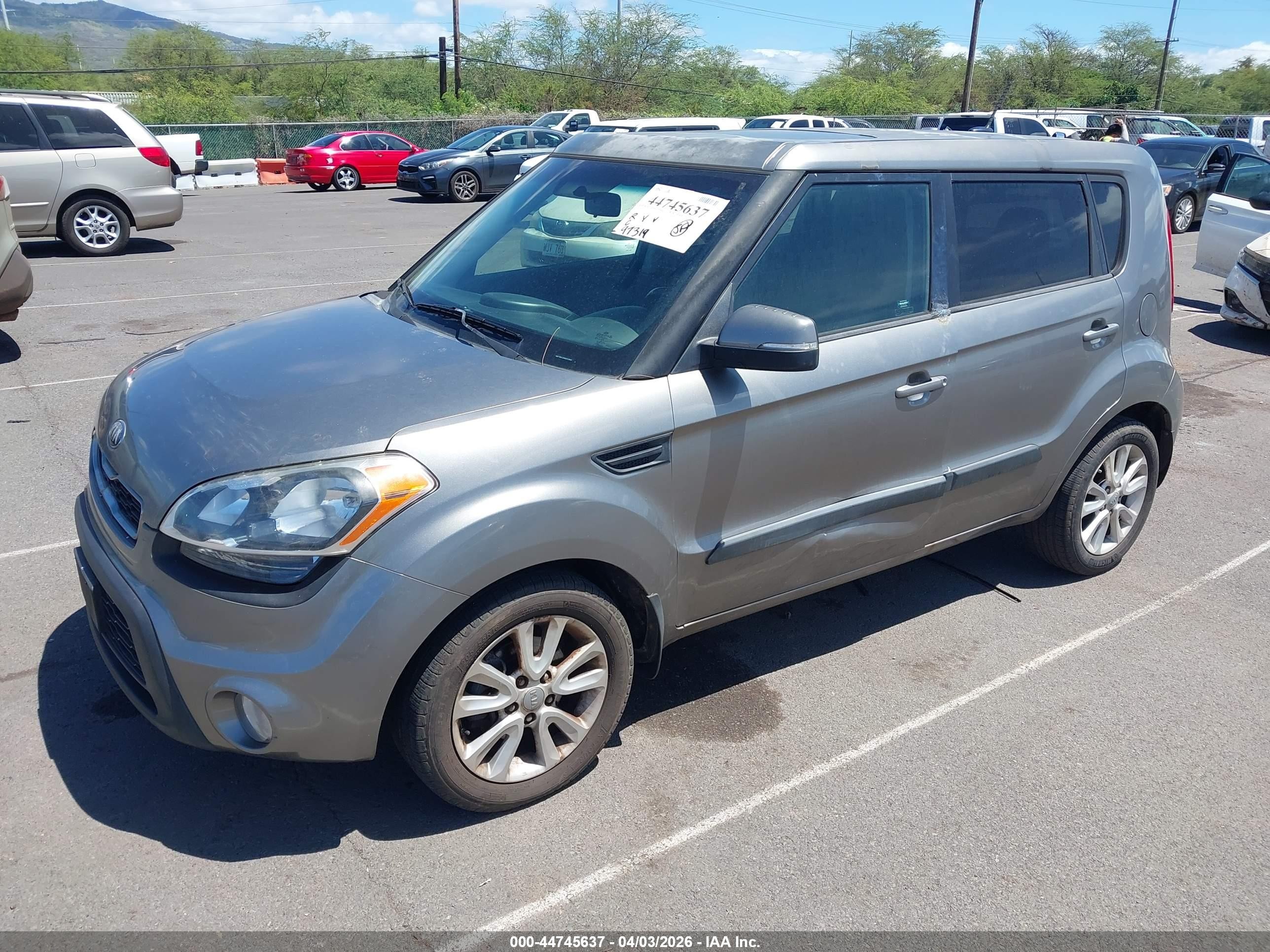 2013 Kia Soul + Gray vin: KNDJT2A60D7573648