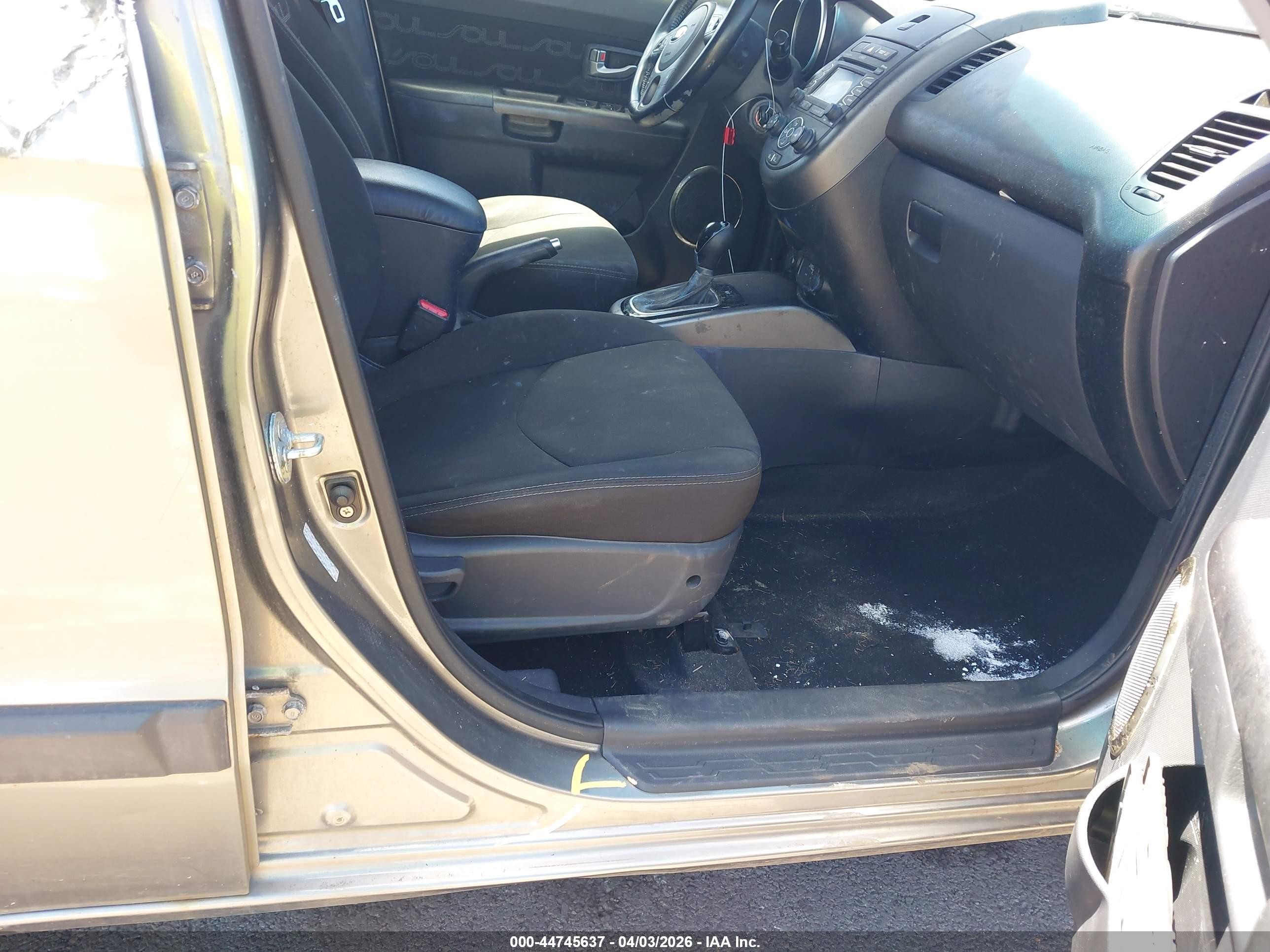 2013 Kia Soul + Gray vin: KNDJT2A60D7573648