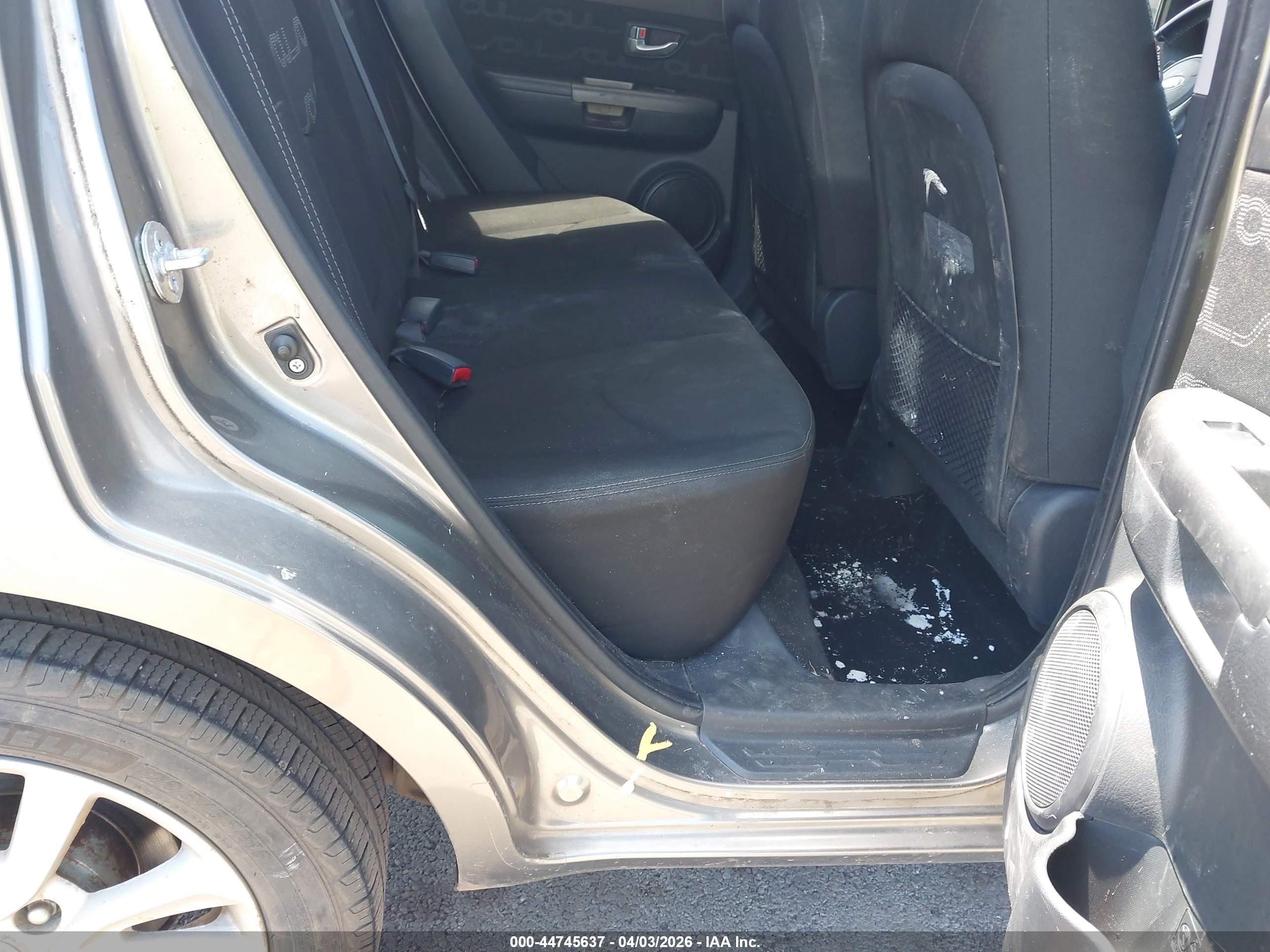 2013 Kia Soul + Gray vin: KNDJT2A60D7573648
