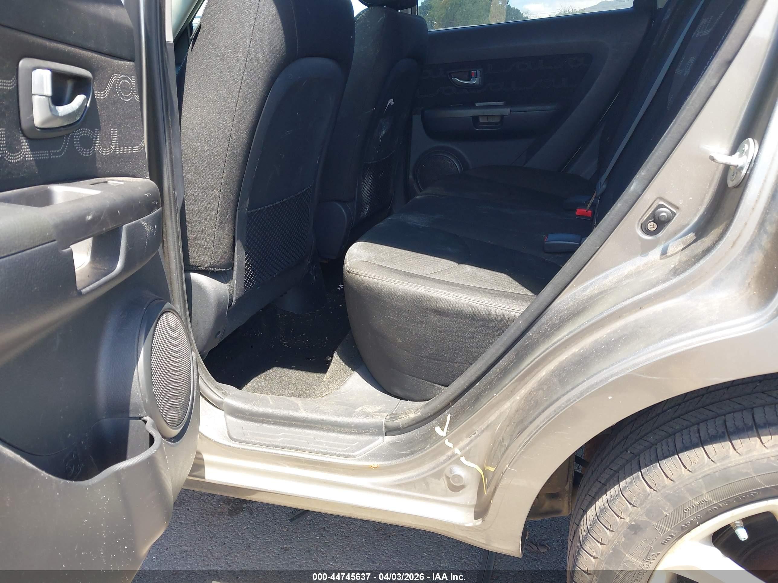 2013 Kia Soul + Gray vin: KNDJT2A60D7573648